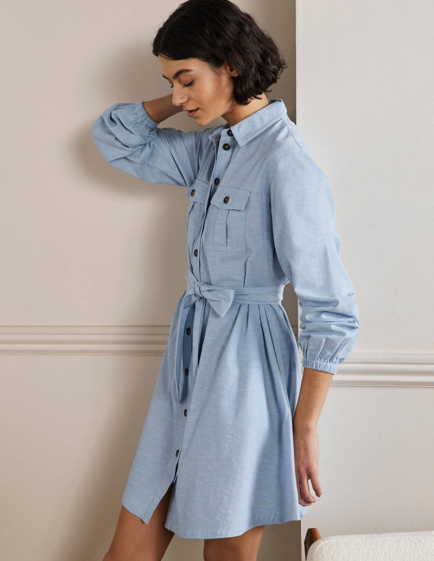 Ausgestelltes Mini-Hemdblusenkleid-Heller Faux-Uni