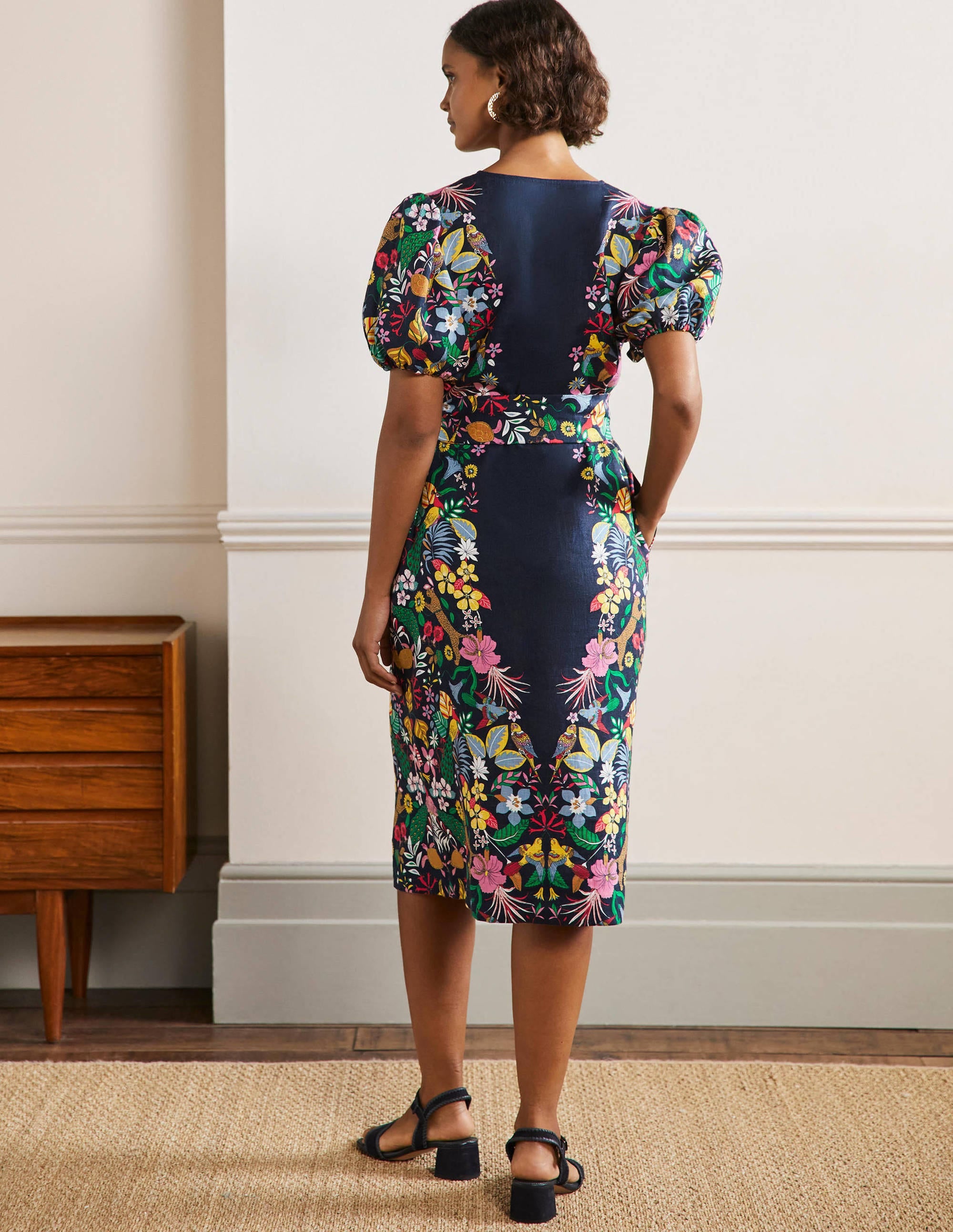 Robe midi en lin à manches bouffantes-Bleu marine, motif Exotic Paradise - Image 3