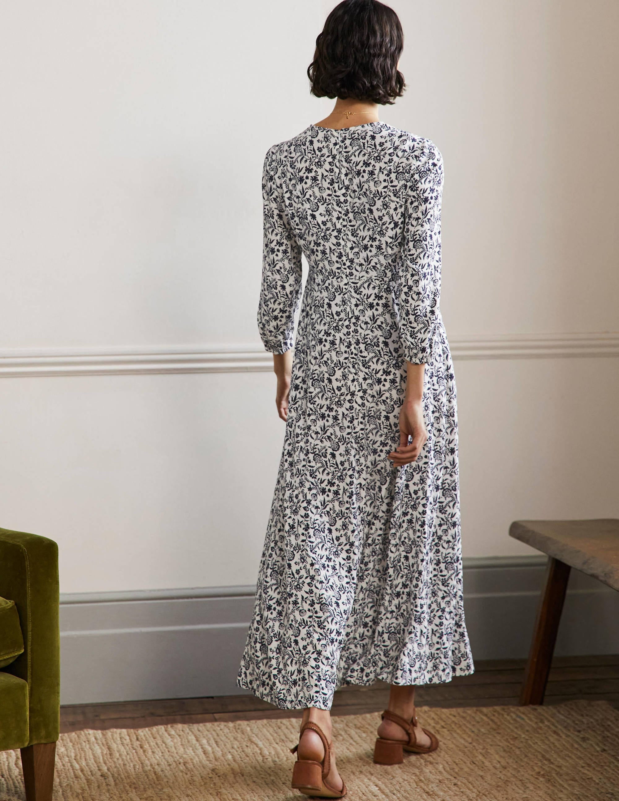 Robe longue à col rond-Bleu marine, motif Flora Charm - Image 3