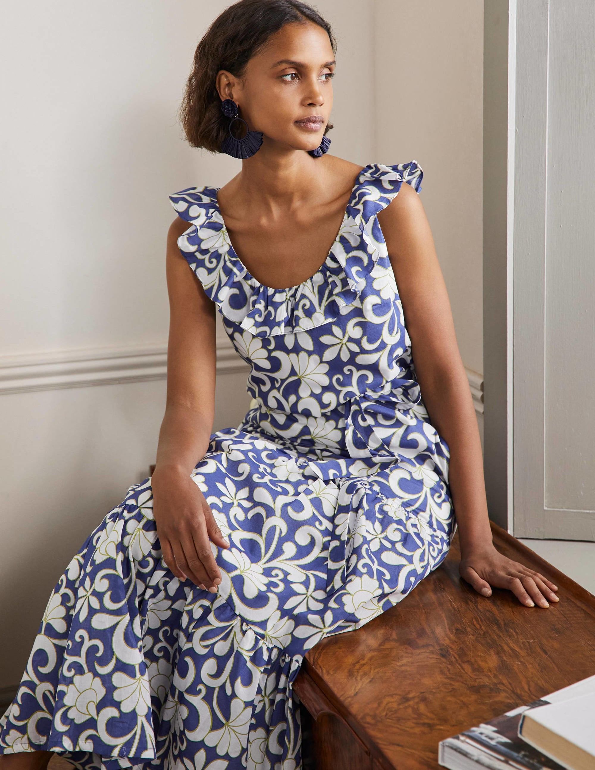 Robe longue volantée à col en U-Océan Atlantique, motif Abstract Petal - Image 4
