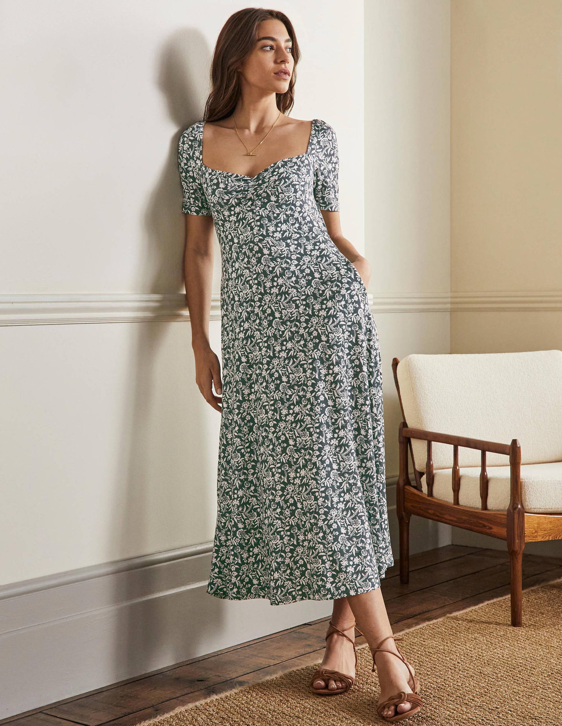 Jersey-Midikleid mit Herzausschnitt-Olivgrün, Hübsches Blumenmuster-1