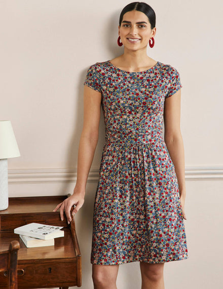 Amelie Jerseykleid-Rivierablau, Gruppierte Blumen