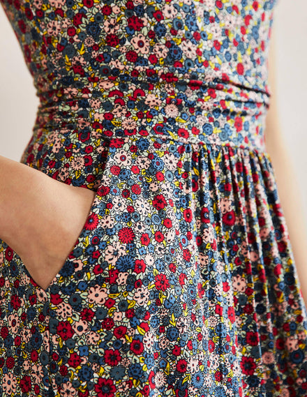 Amelie Jerseykleid-Rivierablau, Gruppierte Blumen