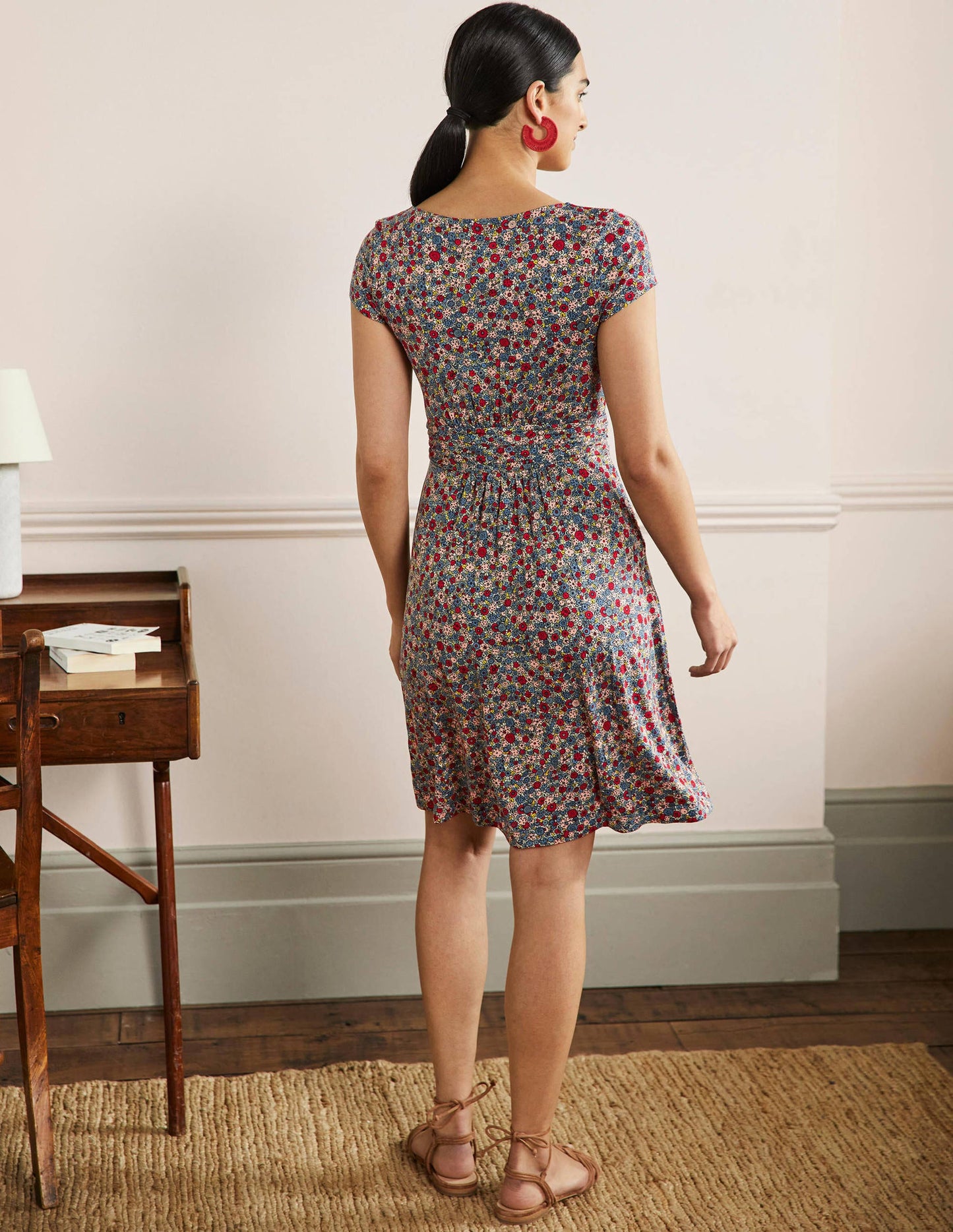Amelie Jerseykleid-Rivierablau, Gruppierte Blumen