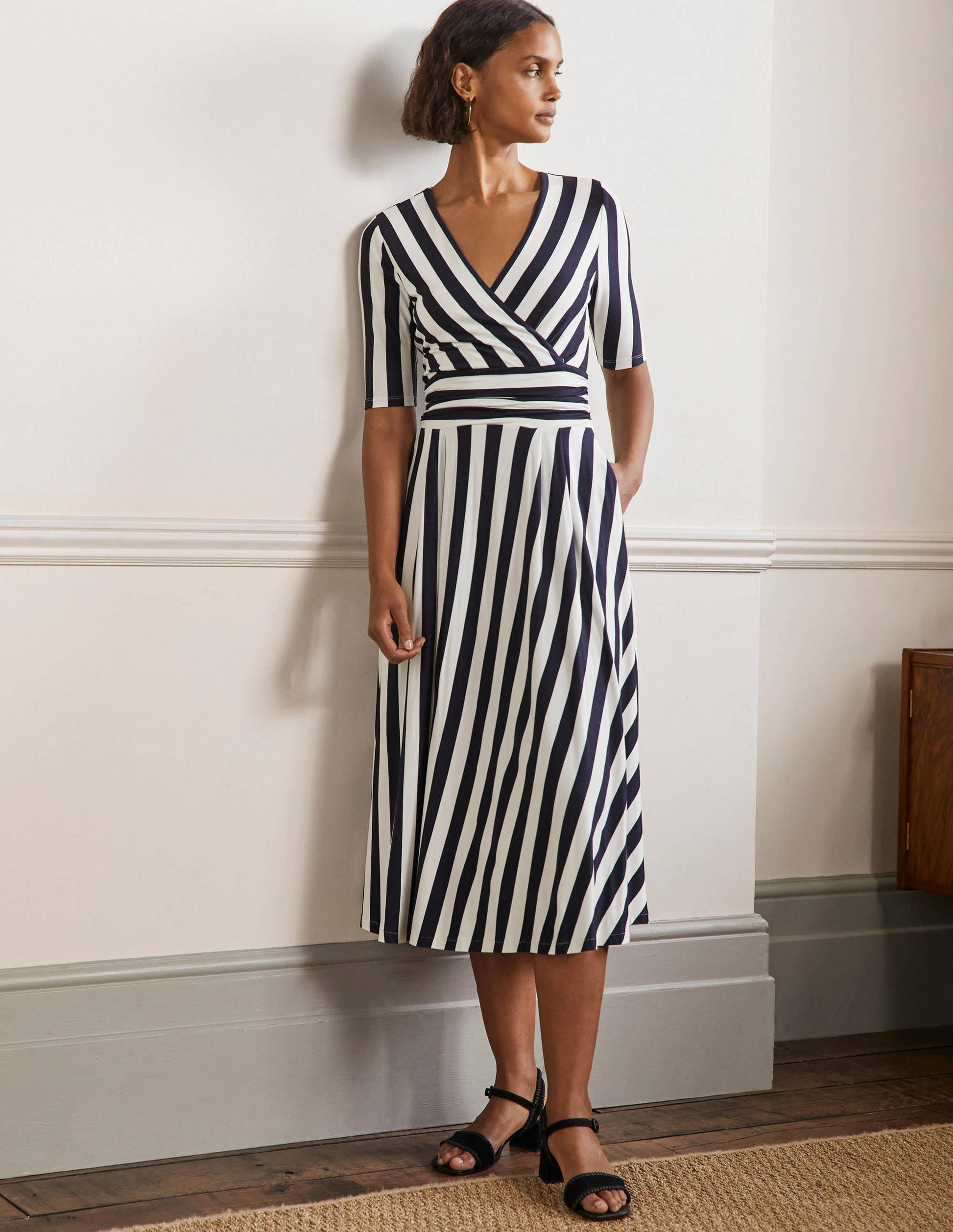 Midikleid aus Jersey mit geraffter Taille-Navy/Naturweiß, Gestreift-1