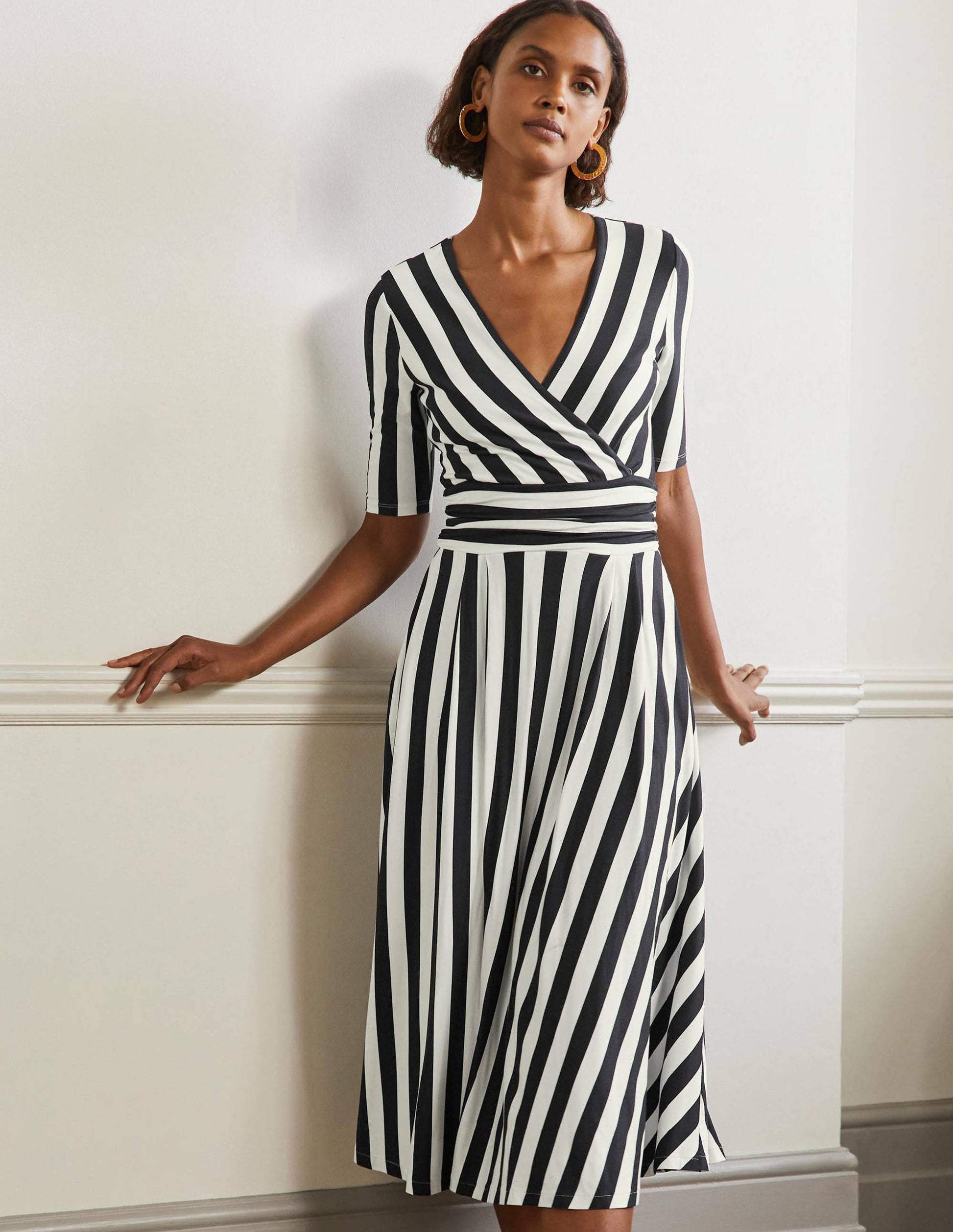 Midikleid aus Jersey mit geraffter Taille-Navy/Naturweiß, Gestreift-4