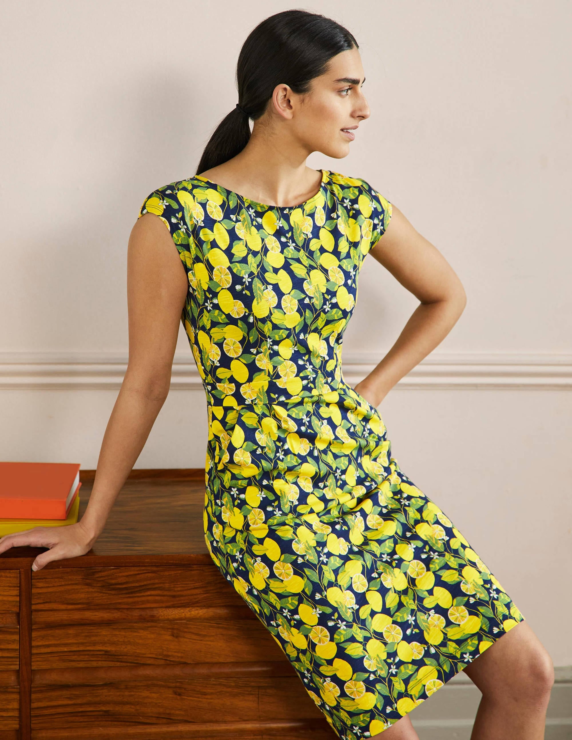Florrie Jerseykleid-Französisches Navy, Zitronenranke - Image 1