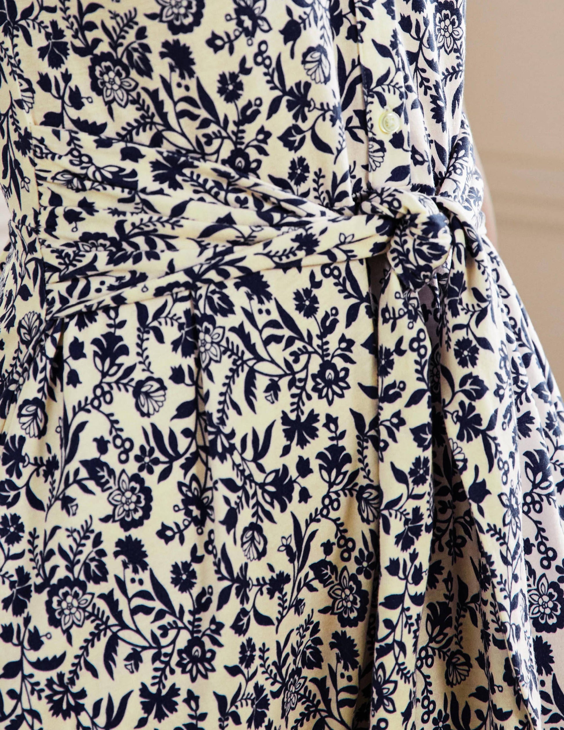 Jersey-Hemdblusenkleid mit Taillengürtel-Französisches Navy, Hübsches Blumenmuster-2