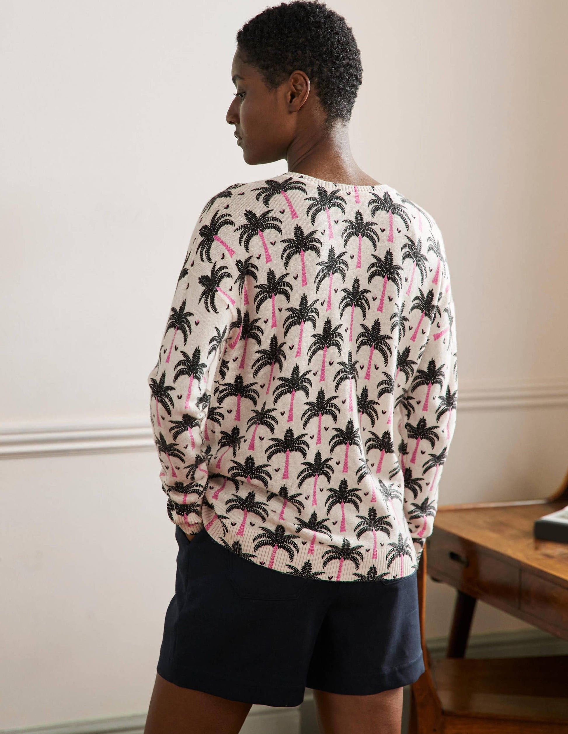 Pull Margot en cachemire-Ivoire, motif Paradise Palm-3