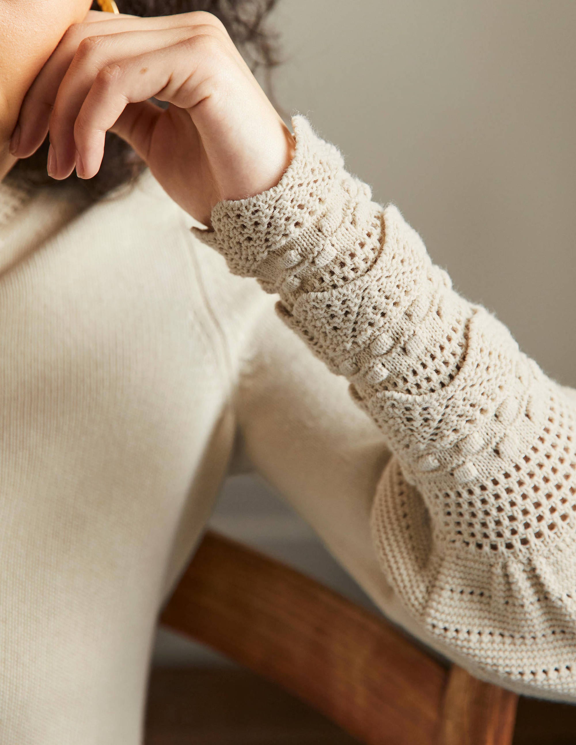 Strickpullover mit Detail am Ärmel-Hellbeige - Image 2