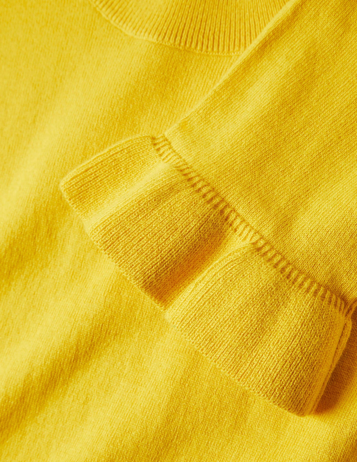 Strick-T-Shirt mit Rüschenärmeln-Rauchgelb