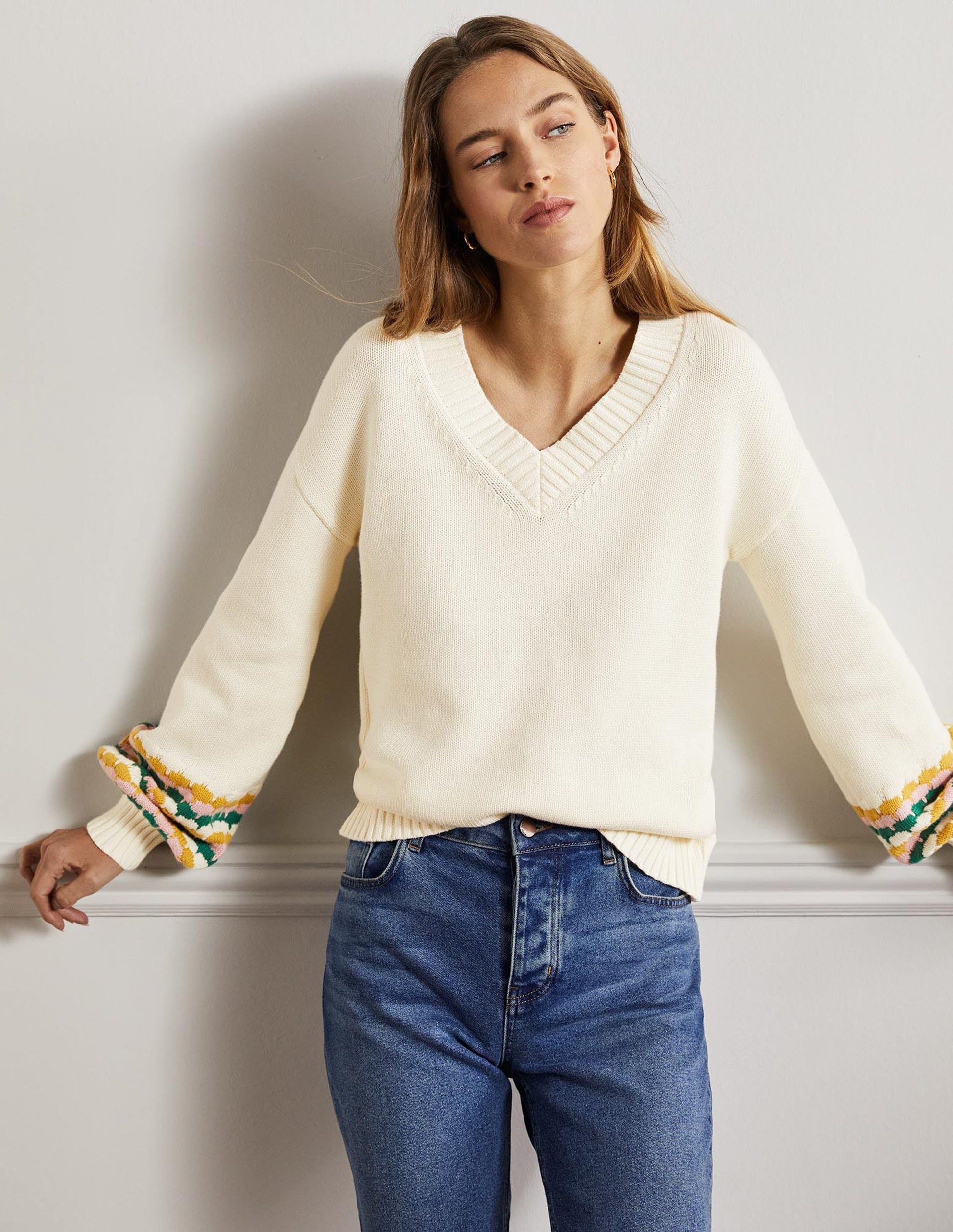 Pullover mit V-Ausschnitt und Ziernähten an den Bündchen-Naturweiß, Gestreift-7