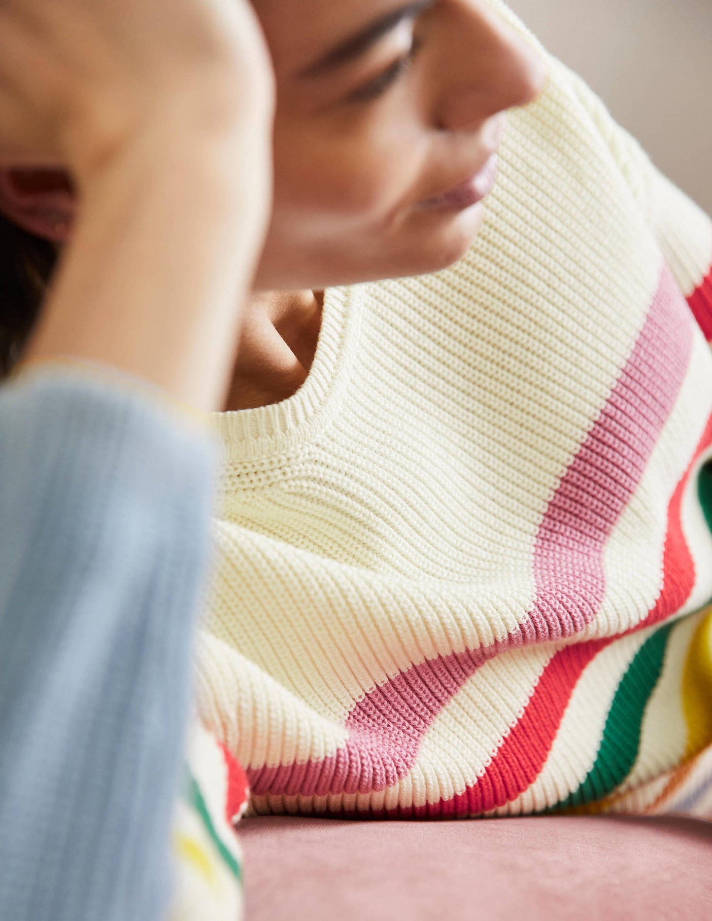 Gestreifter Pullover mit weiten Ärmeln-Naturweiß, Regenbogenstreifen
