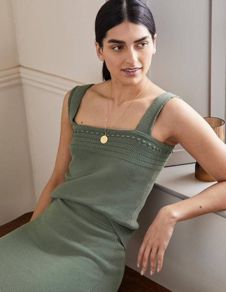 Ärmelloses Strickoberteil mit Häkeldetails-Erlengrün