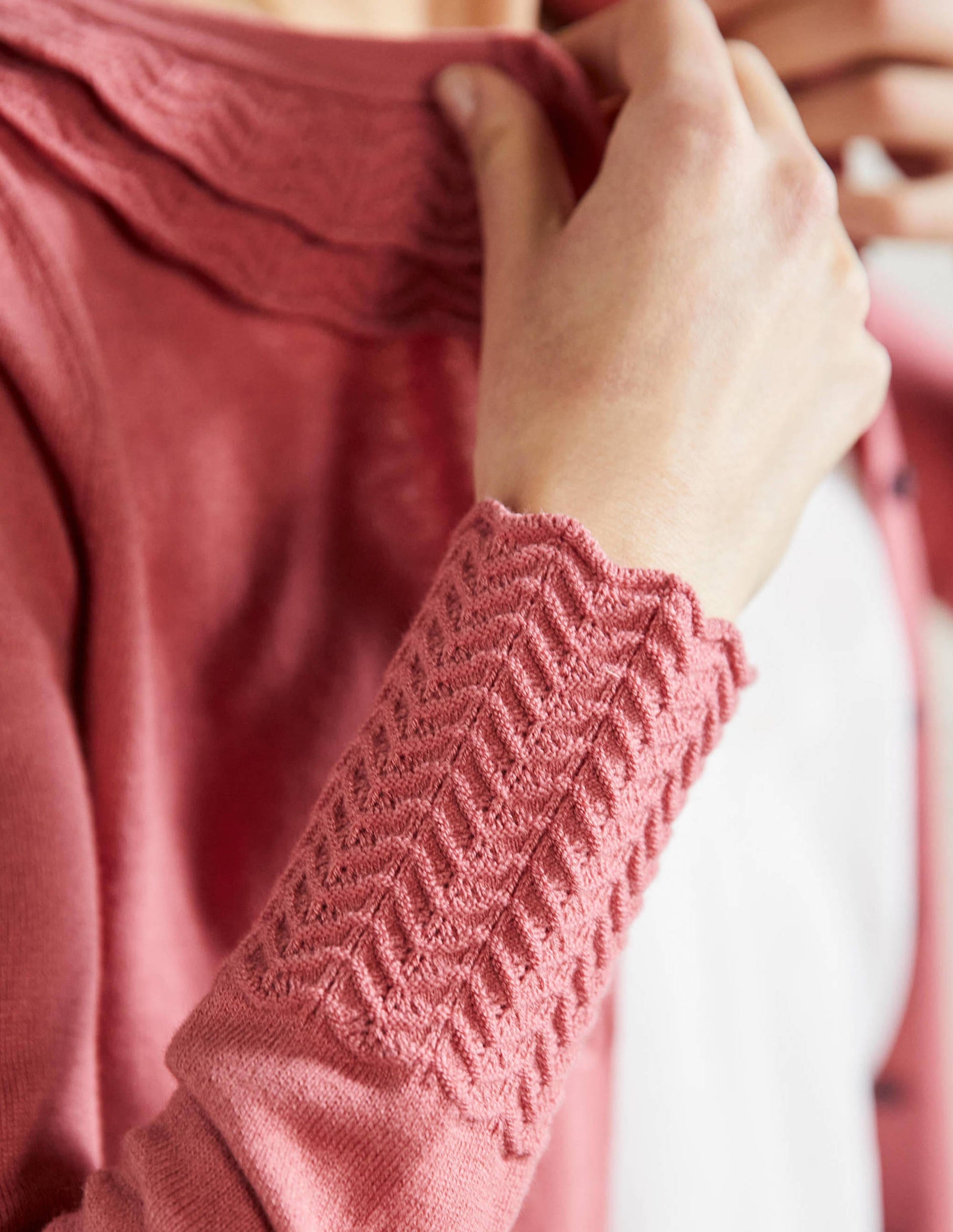 Cardigan mit Kragendetail-Staubrot-2