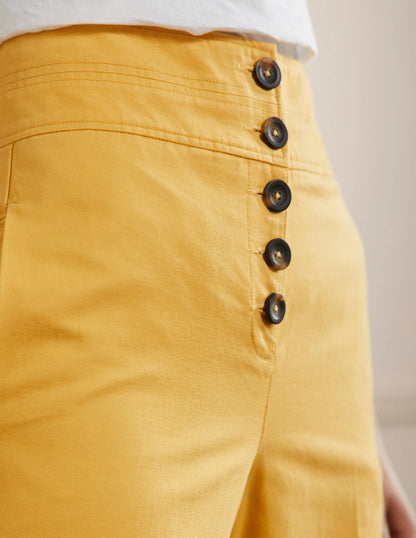 Ausgestellte Hose mit hohem Schnitt-Eigelb-2