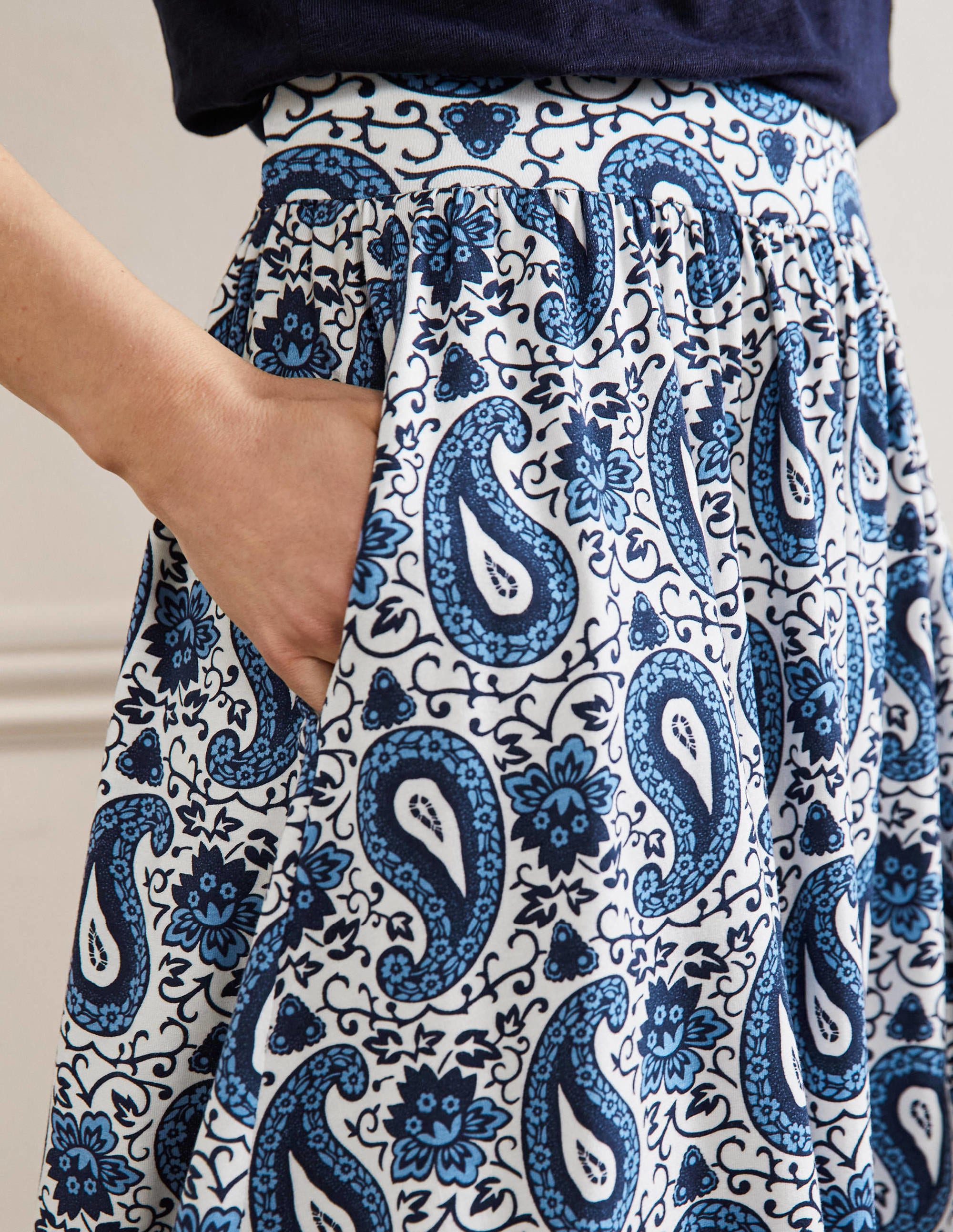 Mini-jupe à enfiler en jersey-Jacinthe, motif Enchanting Paisley - Image 2