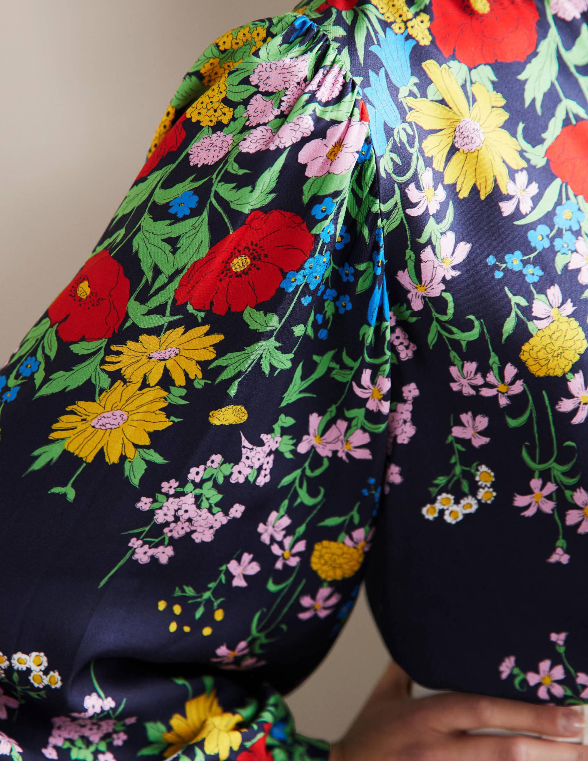 Anna Bluse mit Blousonärmeln-Navy, Botanikmuster - Image 2
