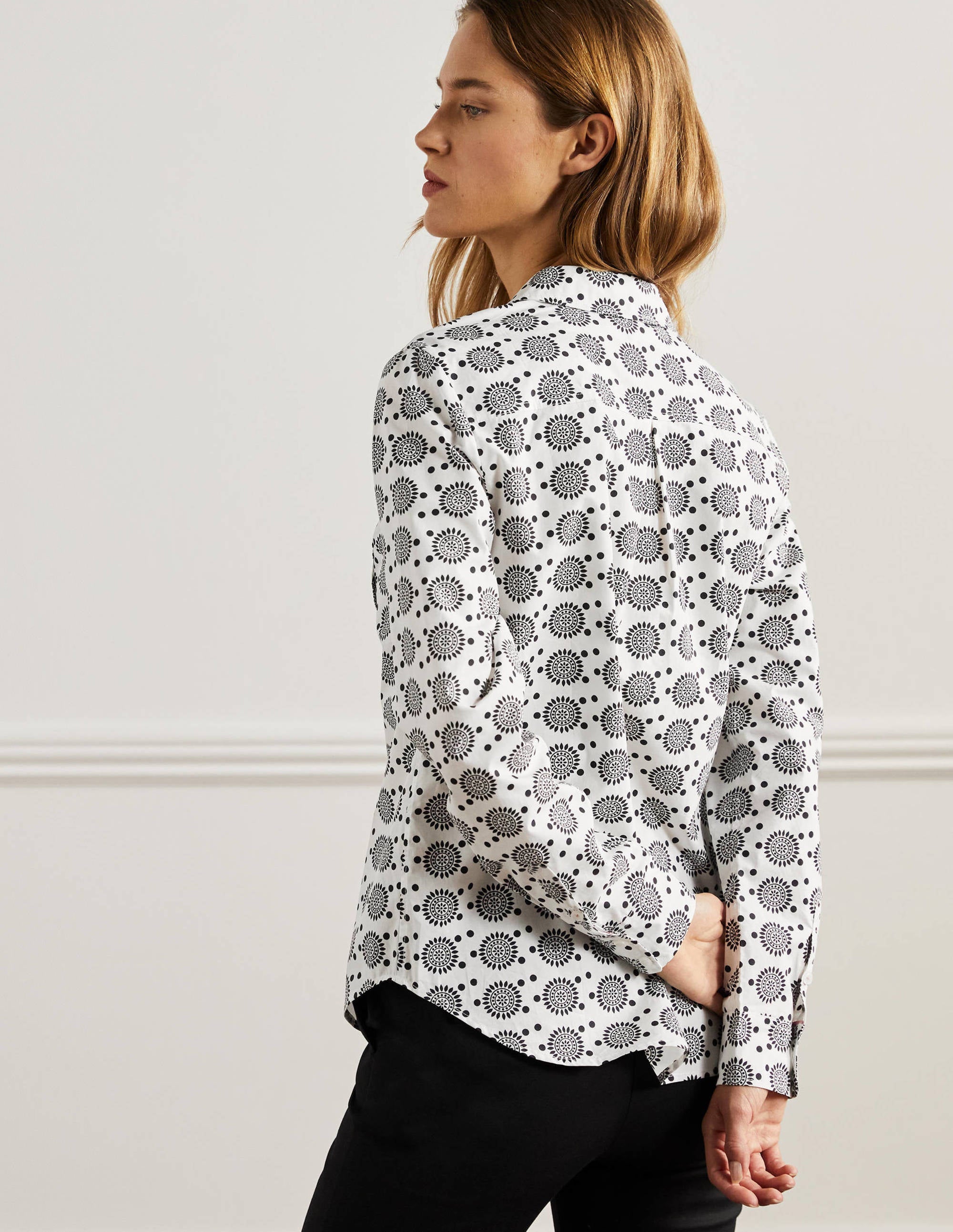 Chemise intemporelle en coton-Ivoire, soleil géométrique - Image 3