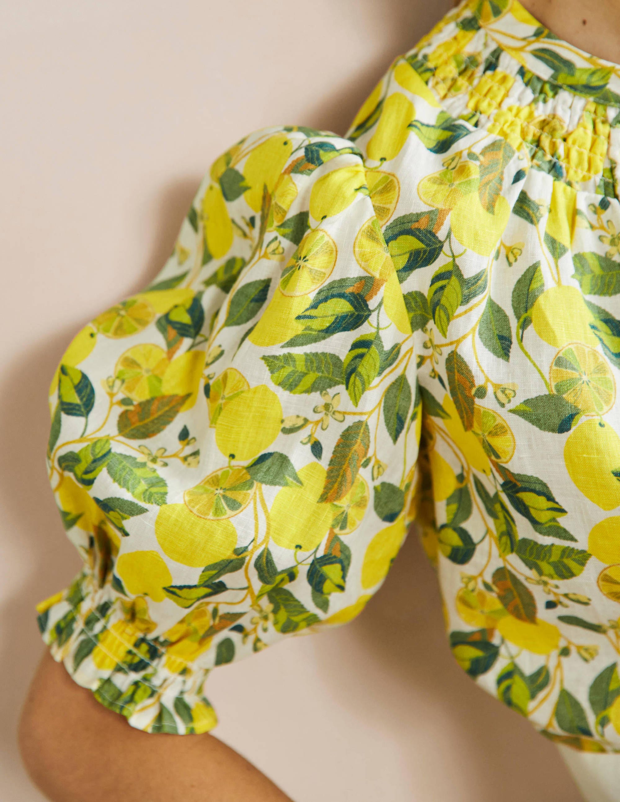 Blouse manches courtes à smocks-Ivoire, citron grimpant - Image 5