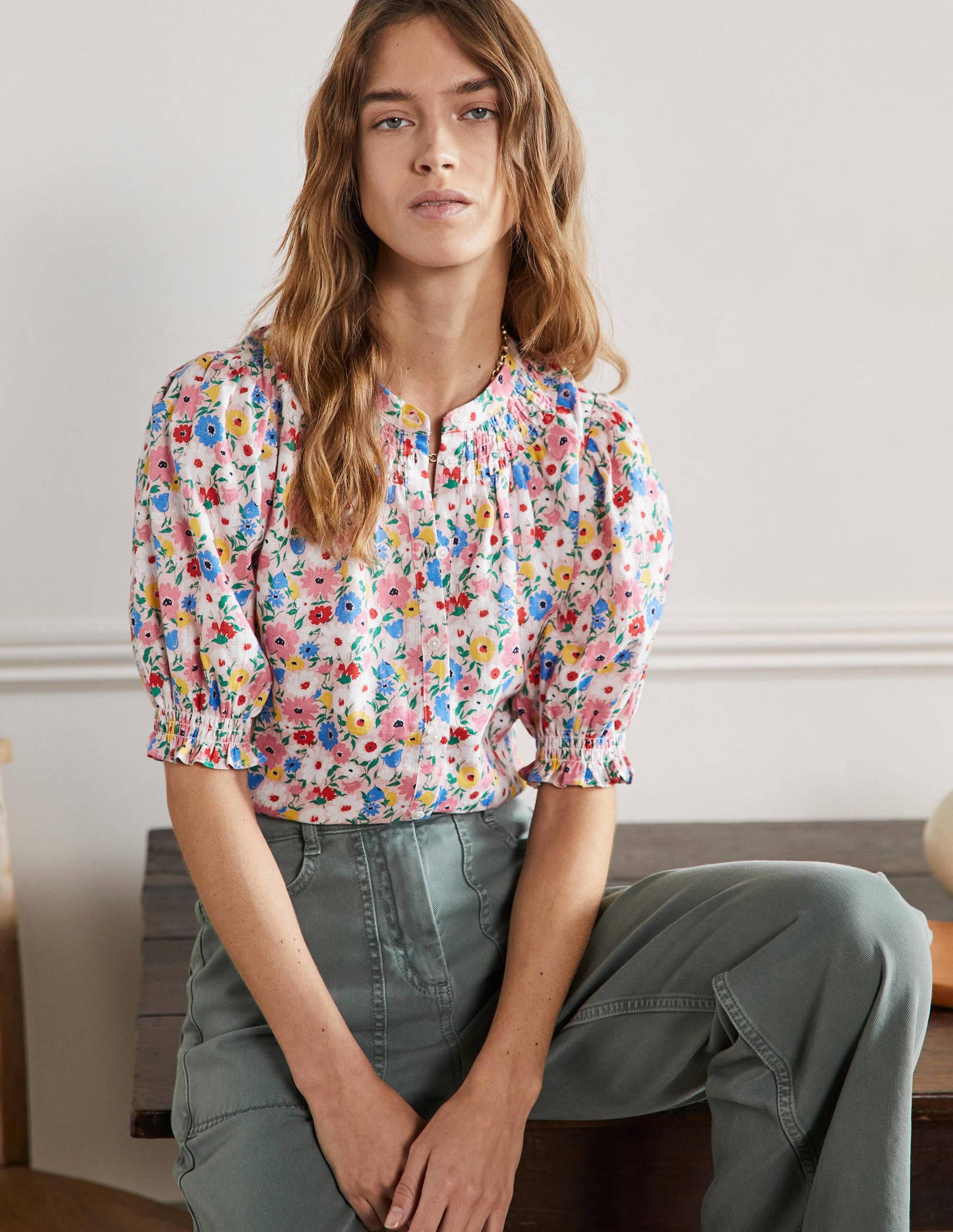 Blouse manches courtes à smocks-Milkshake, motif Elegant Bloom-1
