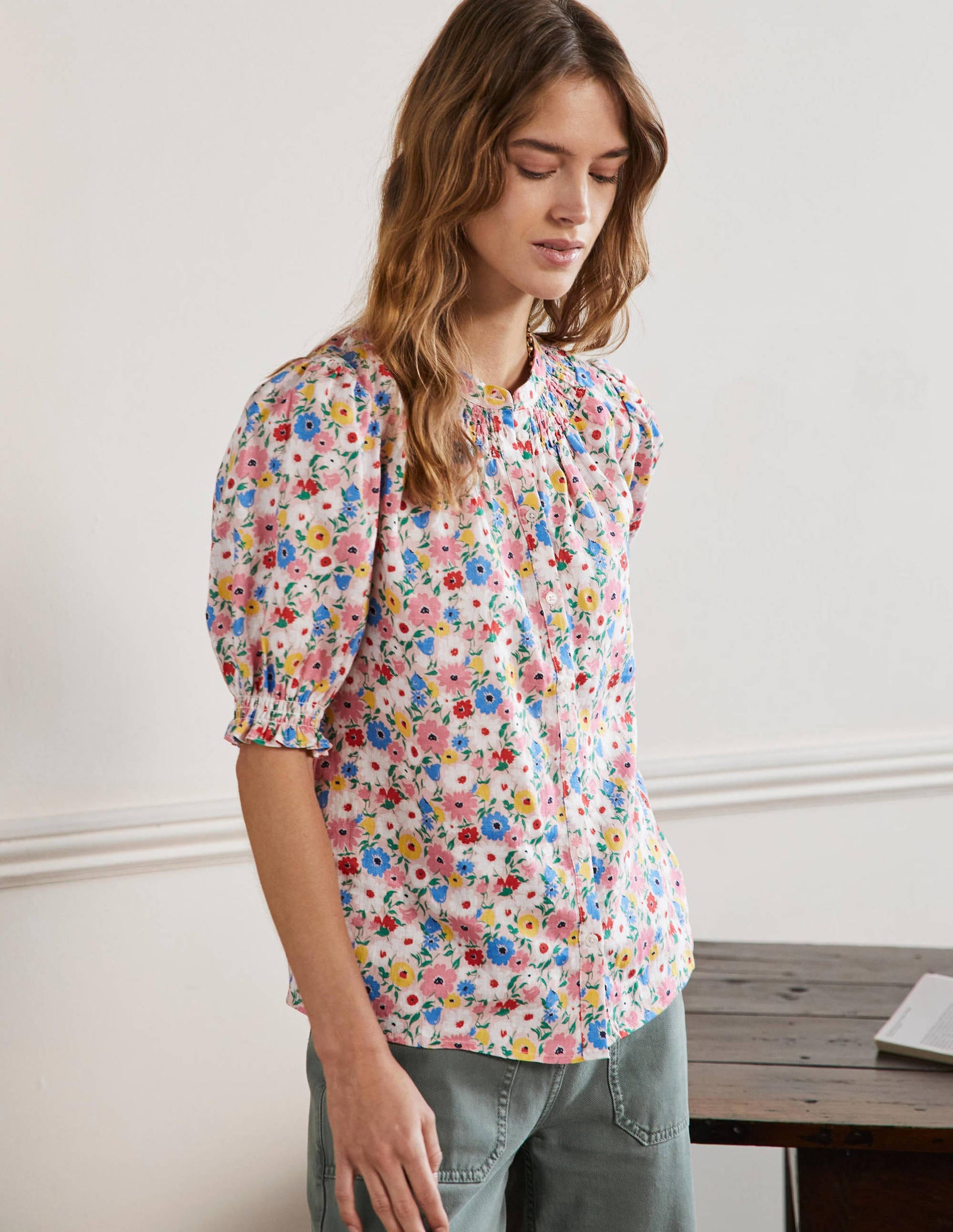 Blouse manches courtes à smocks-Milkshake, motif Elegant Bloom-4