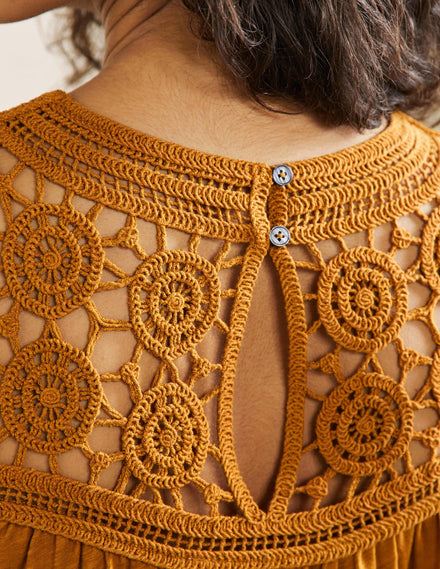 Anais Jerseyoberteil mit Häkeldetails-Weihrauch