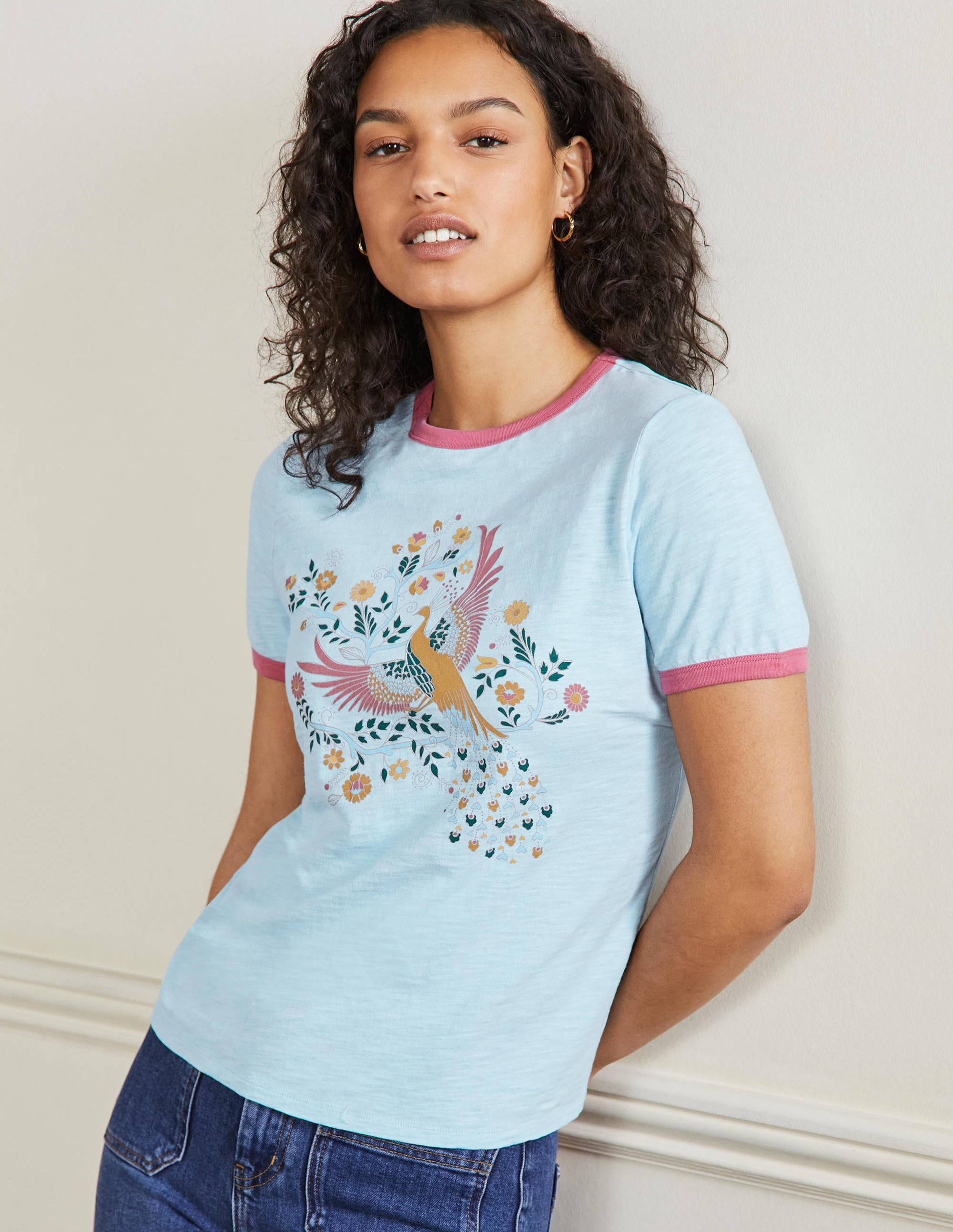 T-shirt en coton contrastant à bordures côtelées-Bleu, motif Enchanting Peacock - Image 4
