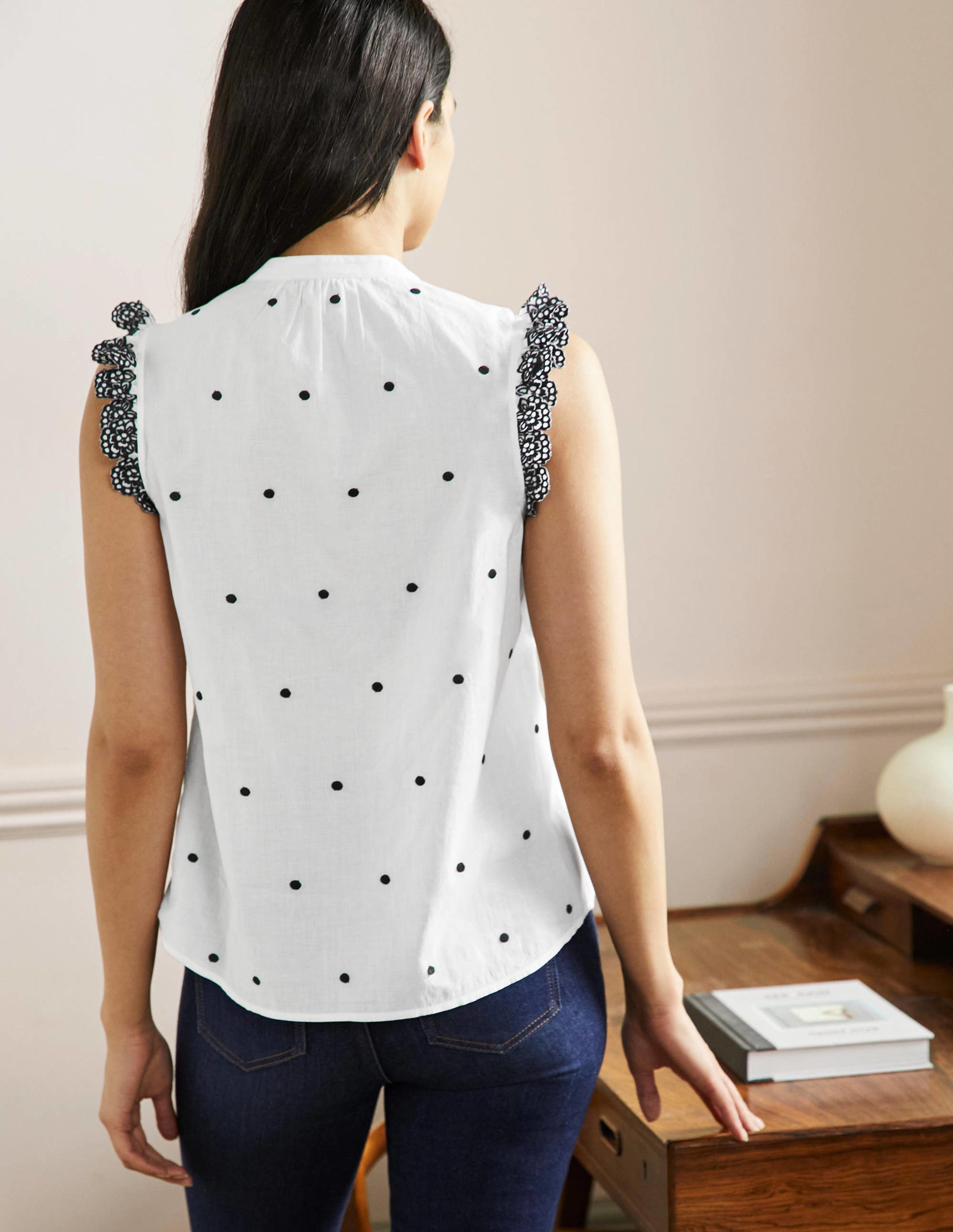 Chemise brodée sans manches-Blanc, broderie noire - Image 3