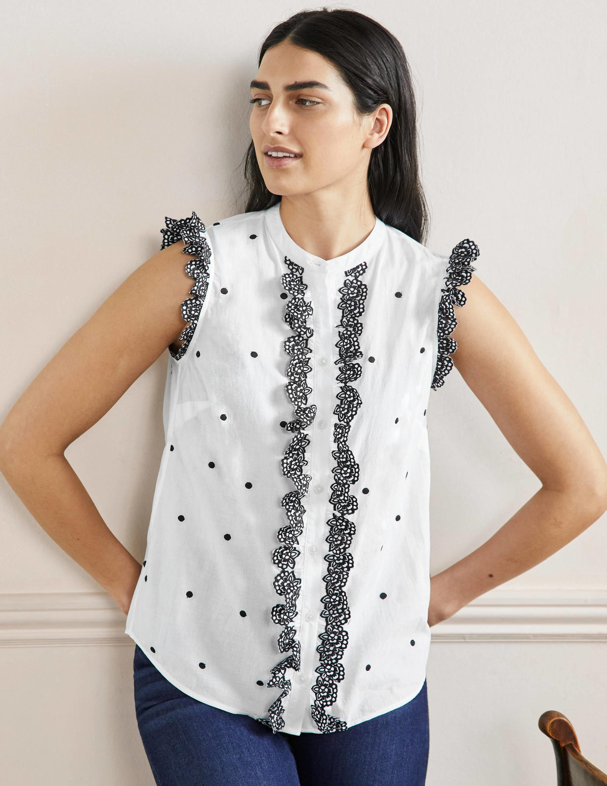 Chemise brodée sans manches-Blanc, broderie noire - Image 4