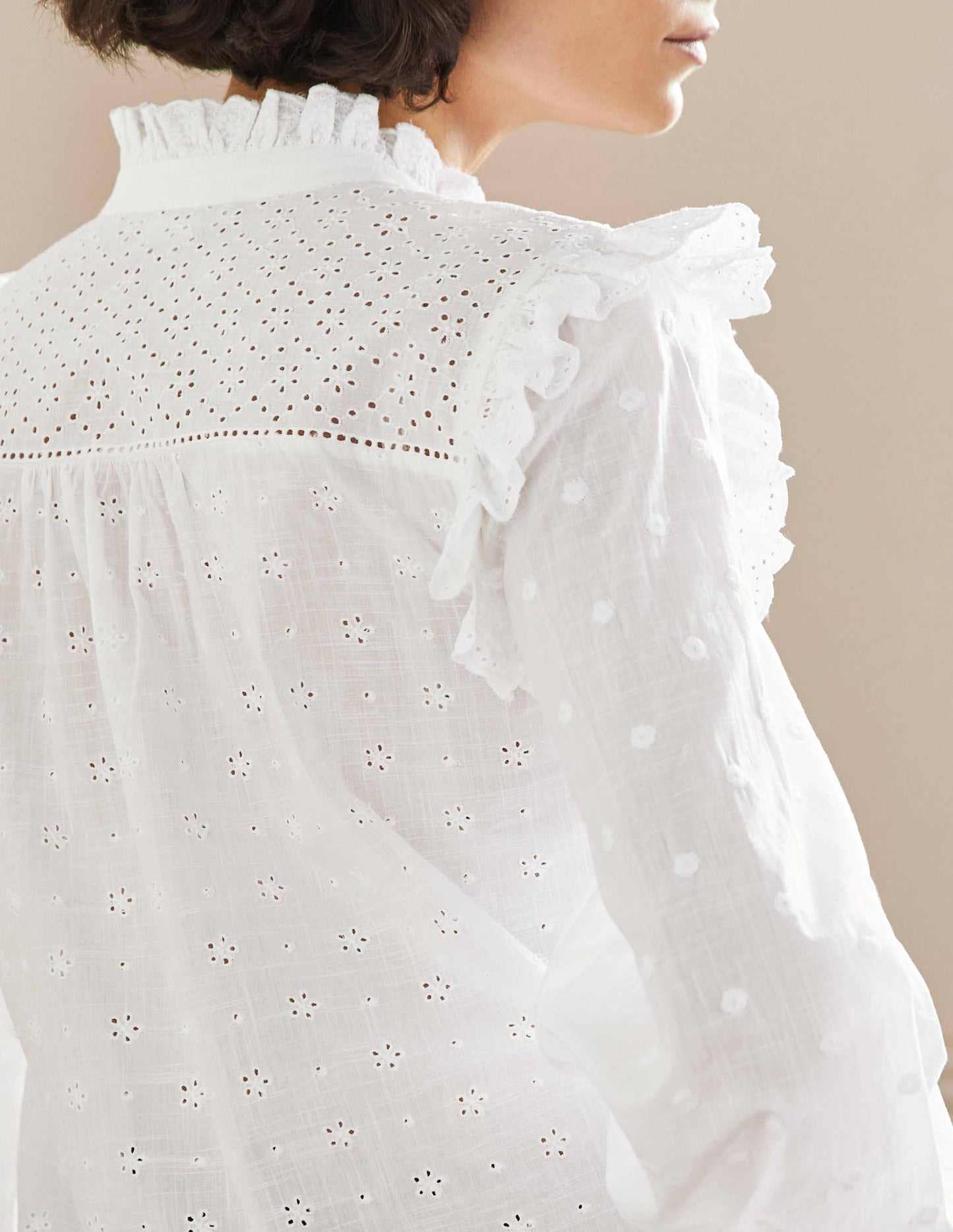 Iris Bluse mit Lochstickerei-Weiß
