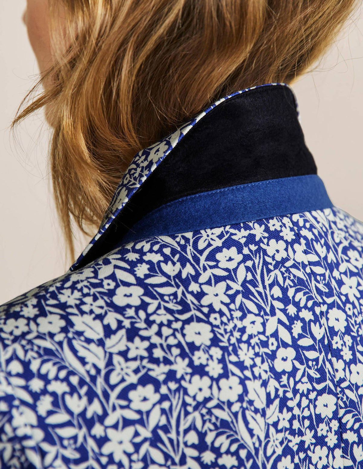 Carrie Strukturierter Baumwollblazer-Meeresblau/Naturweiß, Wildblumen - Image 5
