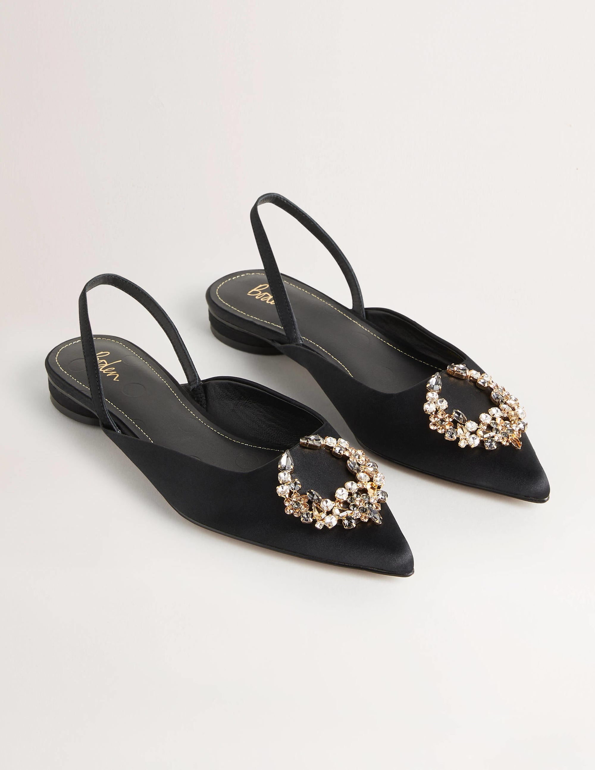 Verzierte Riemchensandalen aus Satin-Schwarz, Transparente Schmucksteine - Image 2