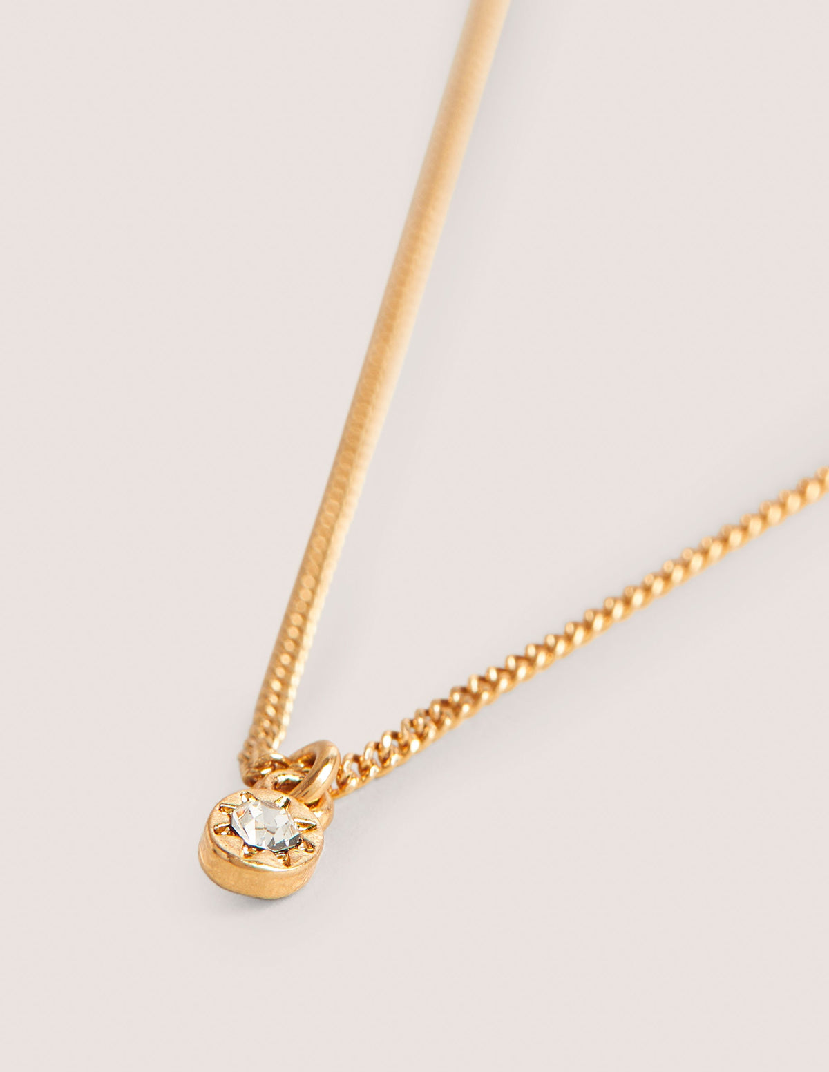 Dezente Kette mit Anhänger-Transparenter Stein, Stern - Image 2