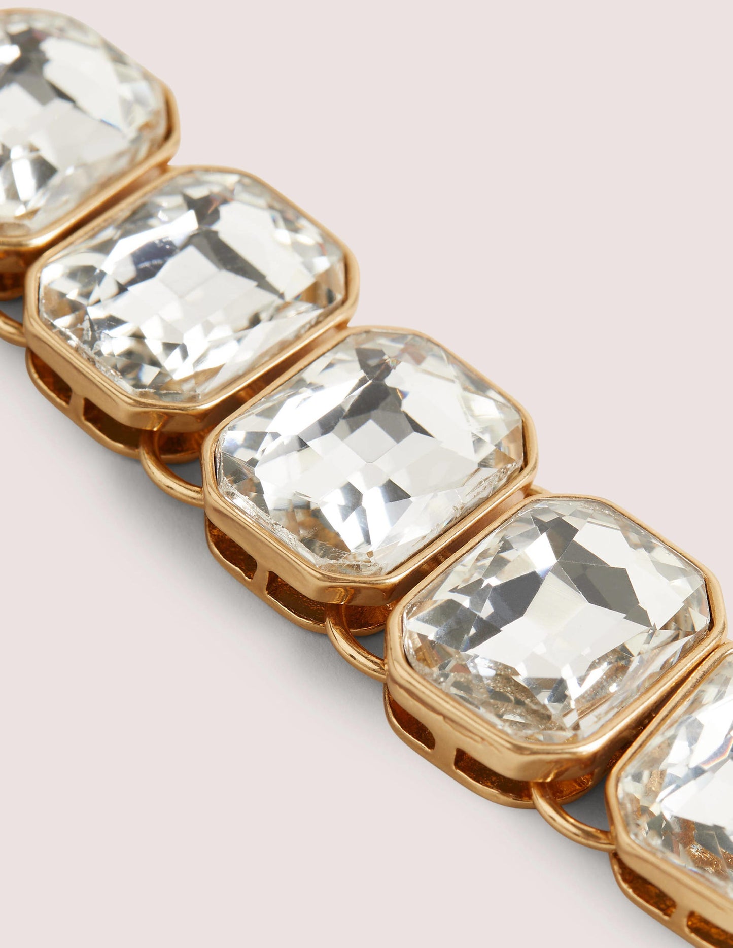 Armband mit Schmucksteinen-Transparent