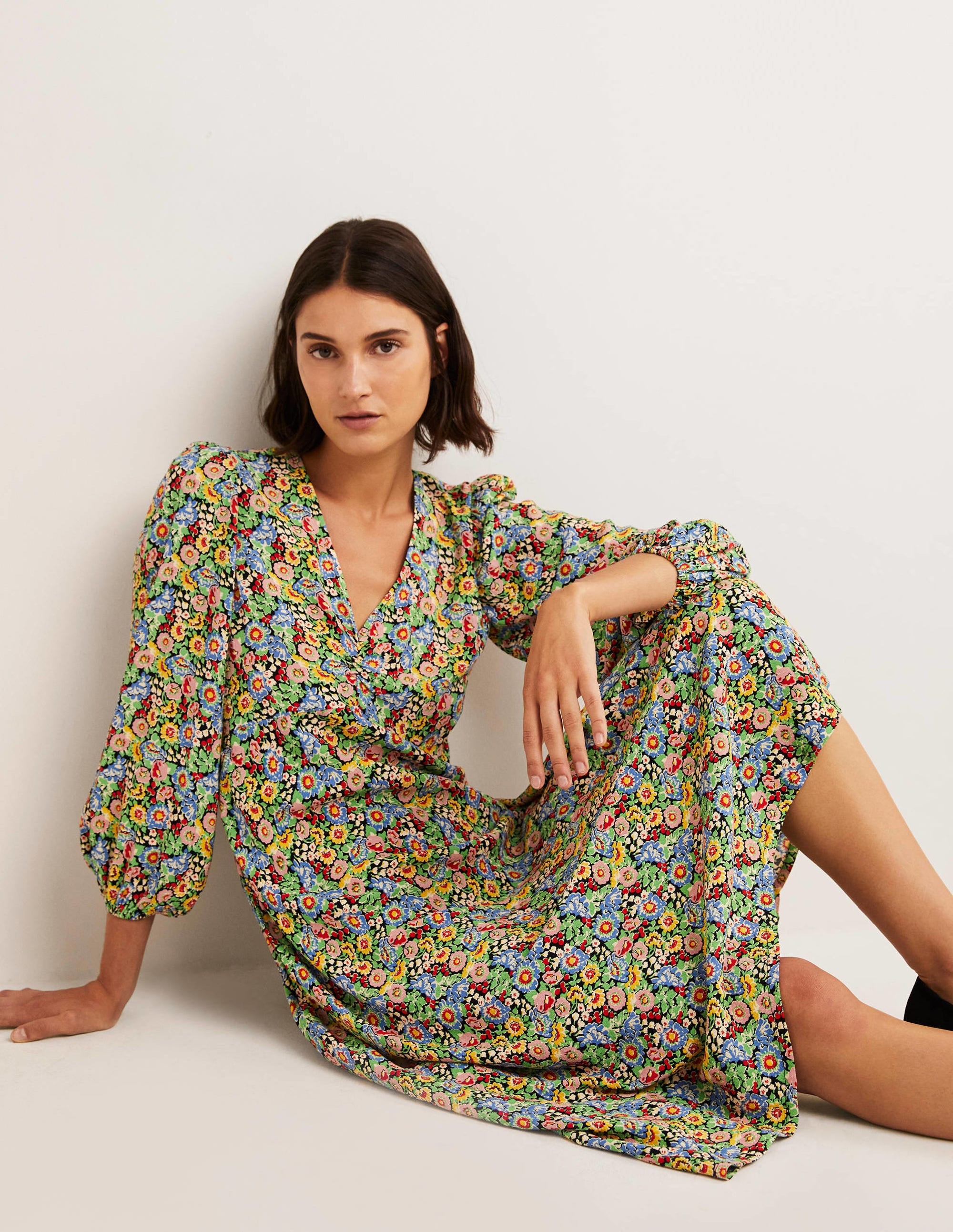 Midikleid in Empire-Form-Bunt, Blumenillusion - Image 1