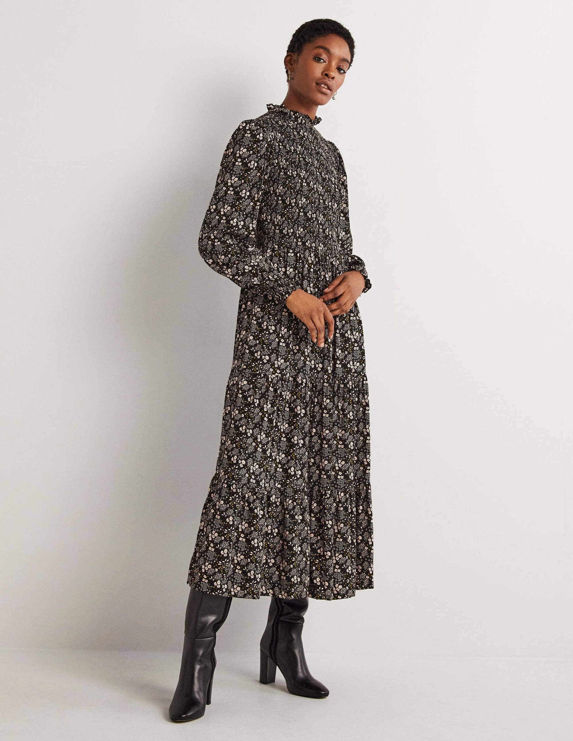 Robe midi à smocks et volants-Noir, motif Prairie Garden - Image 1