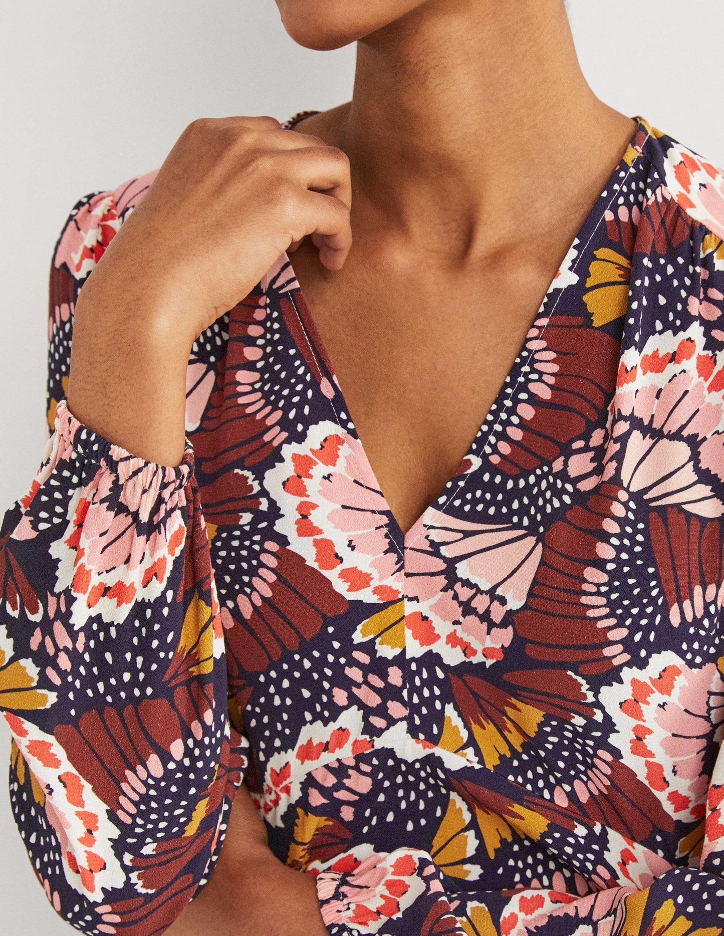 Kleid mit V-Ausschnitt-Bunt, Blütenmuster