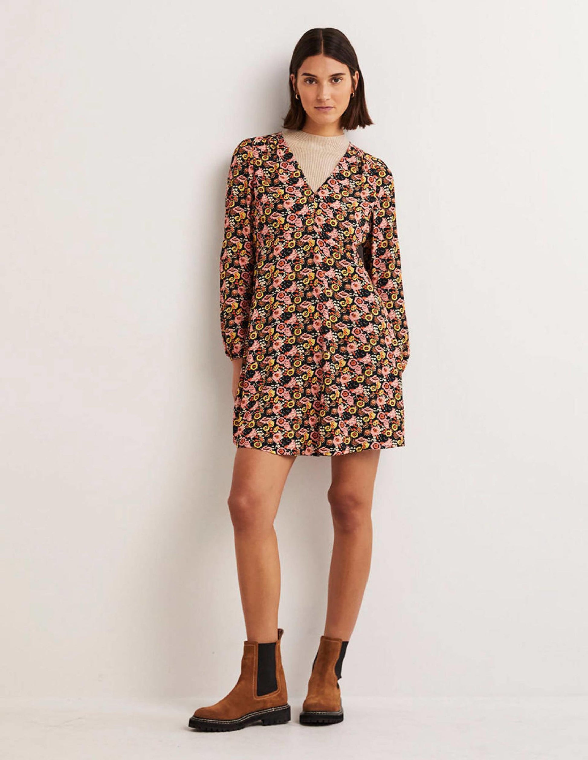 Kleid mit V-Ausschnitt-Mandelblütenrosa, Blumenillusion-4