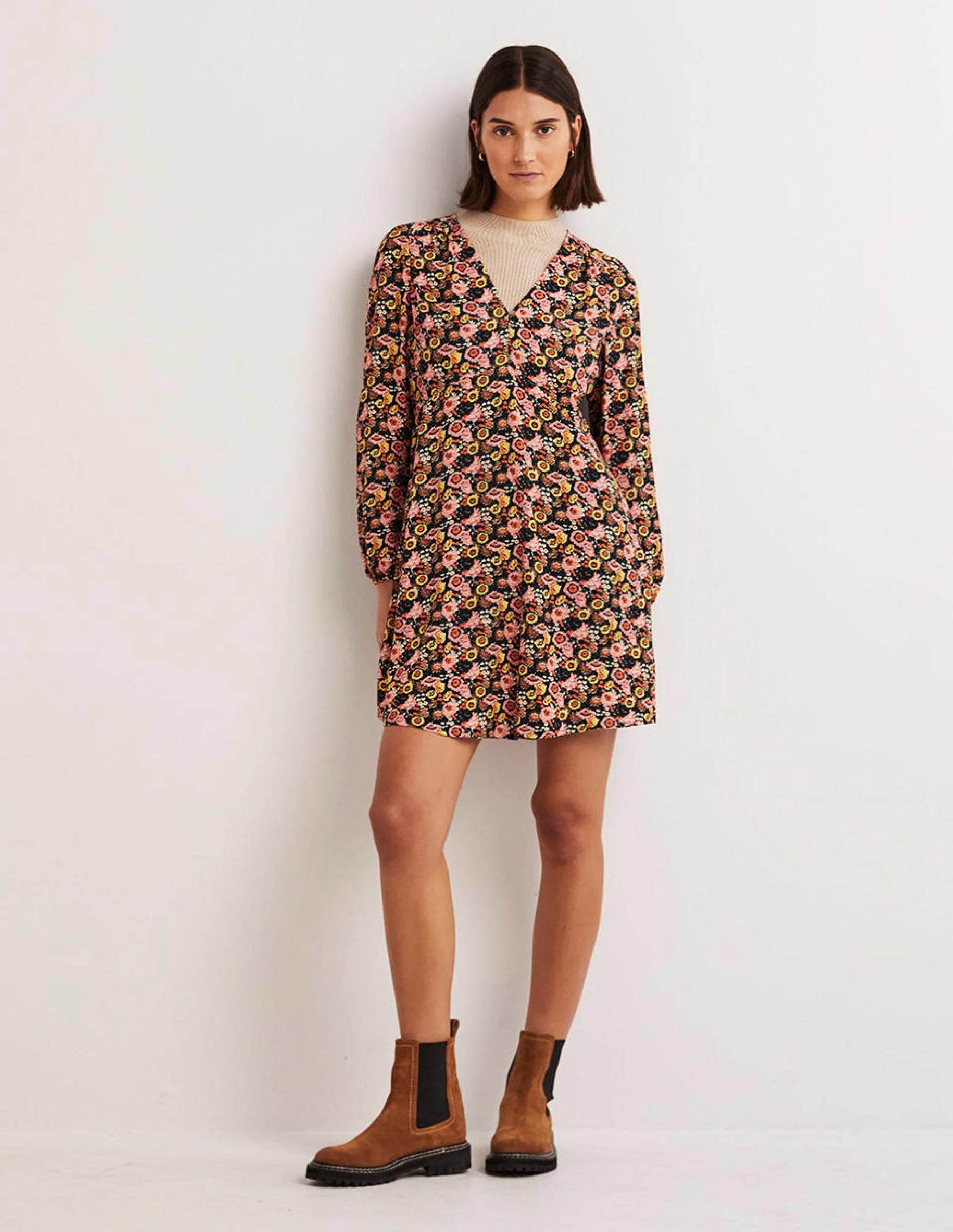 Kleid mit V-Ausschnitt-Mandelblütenrosa, Blumenillusion - Image 4