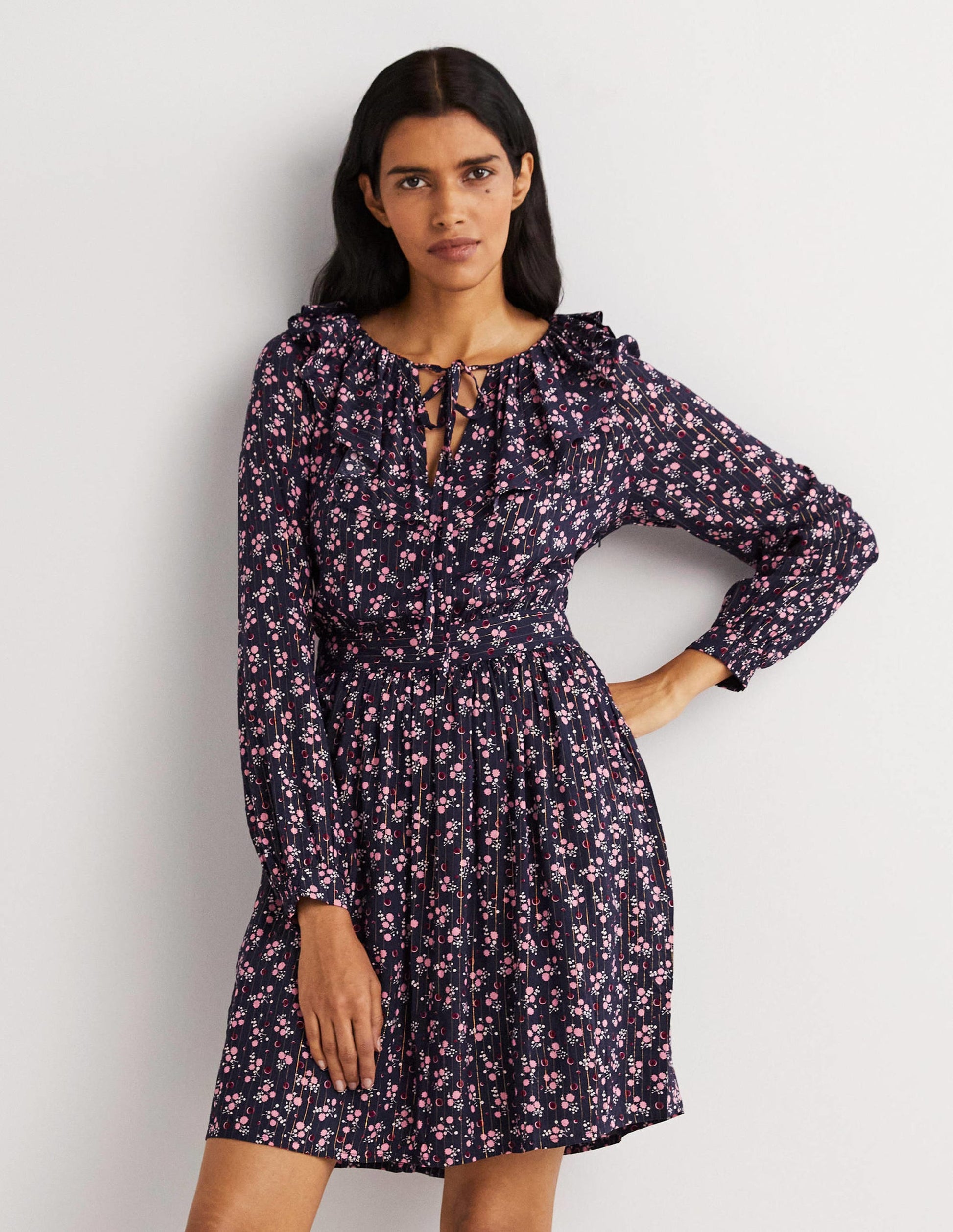 Metallisches Kleid mit Rüschen-Navy, Beerenzweig-1