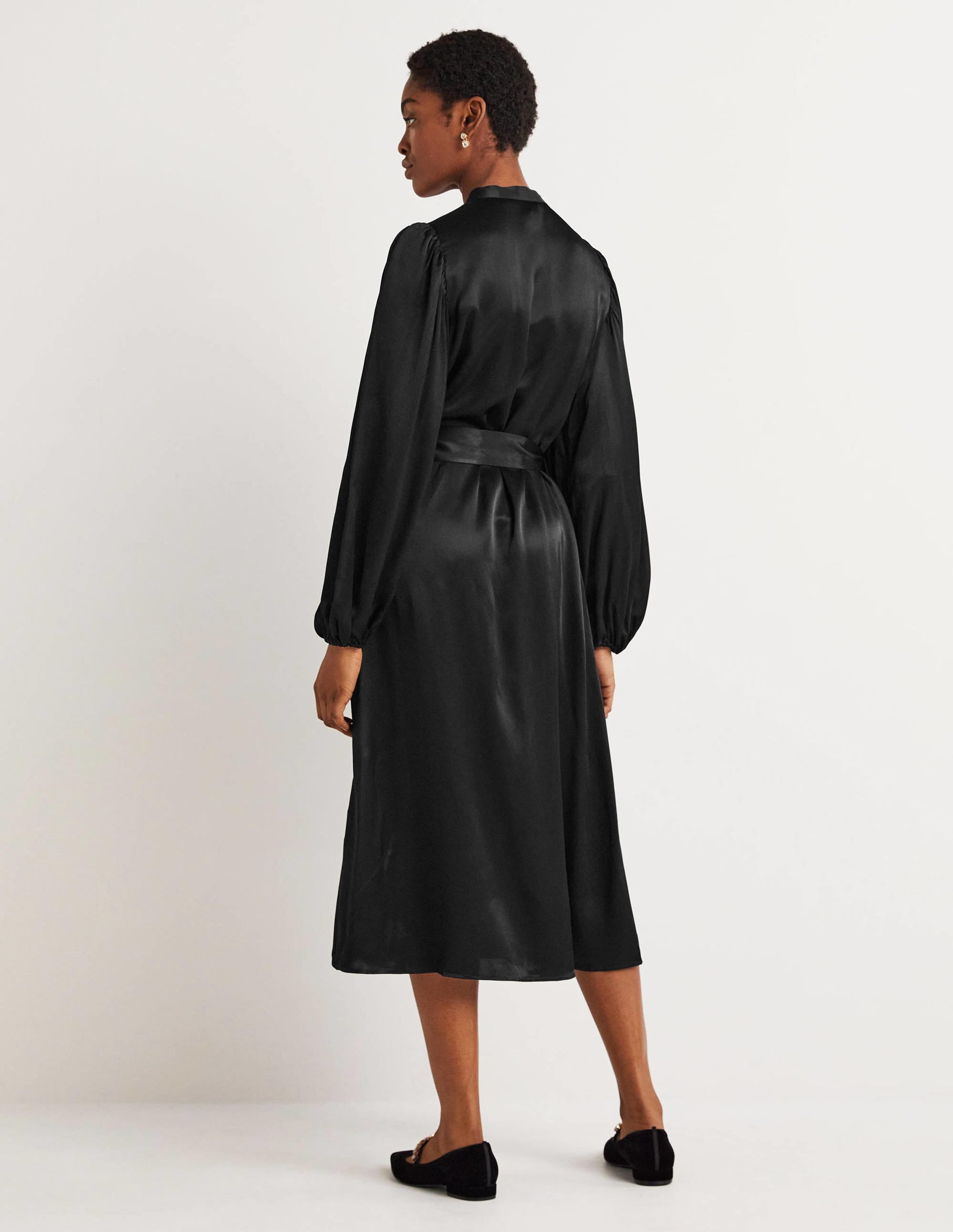 Midi-Hemdblusenkleid aus Satin-Schwarz - Image 3