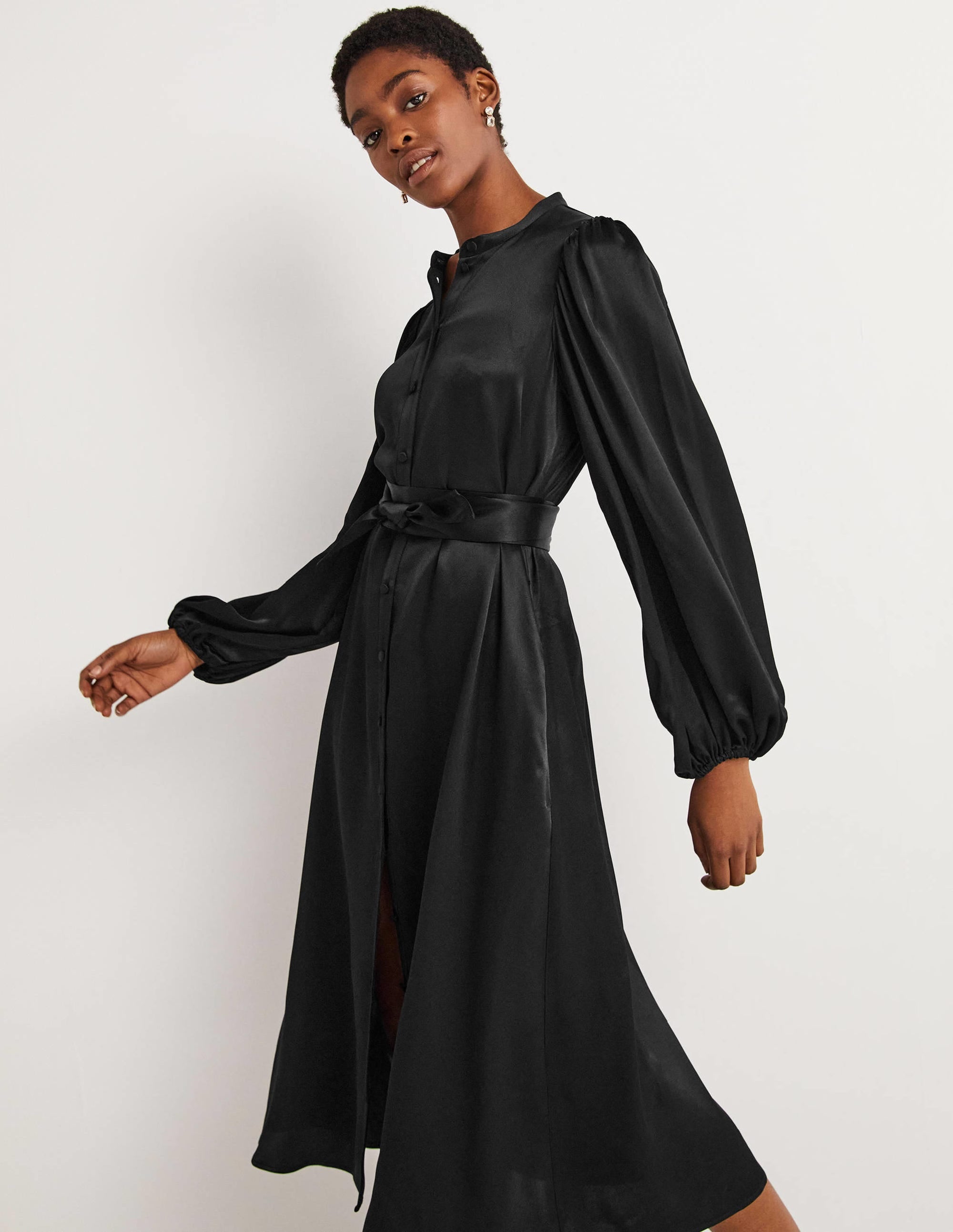 Midi-Hemdblusenkleid aus Satin-Schwarz - Image 4