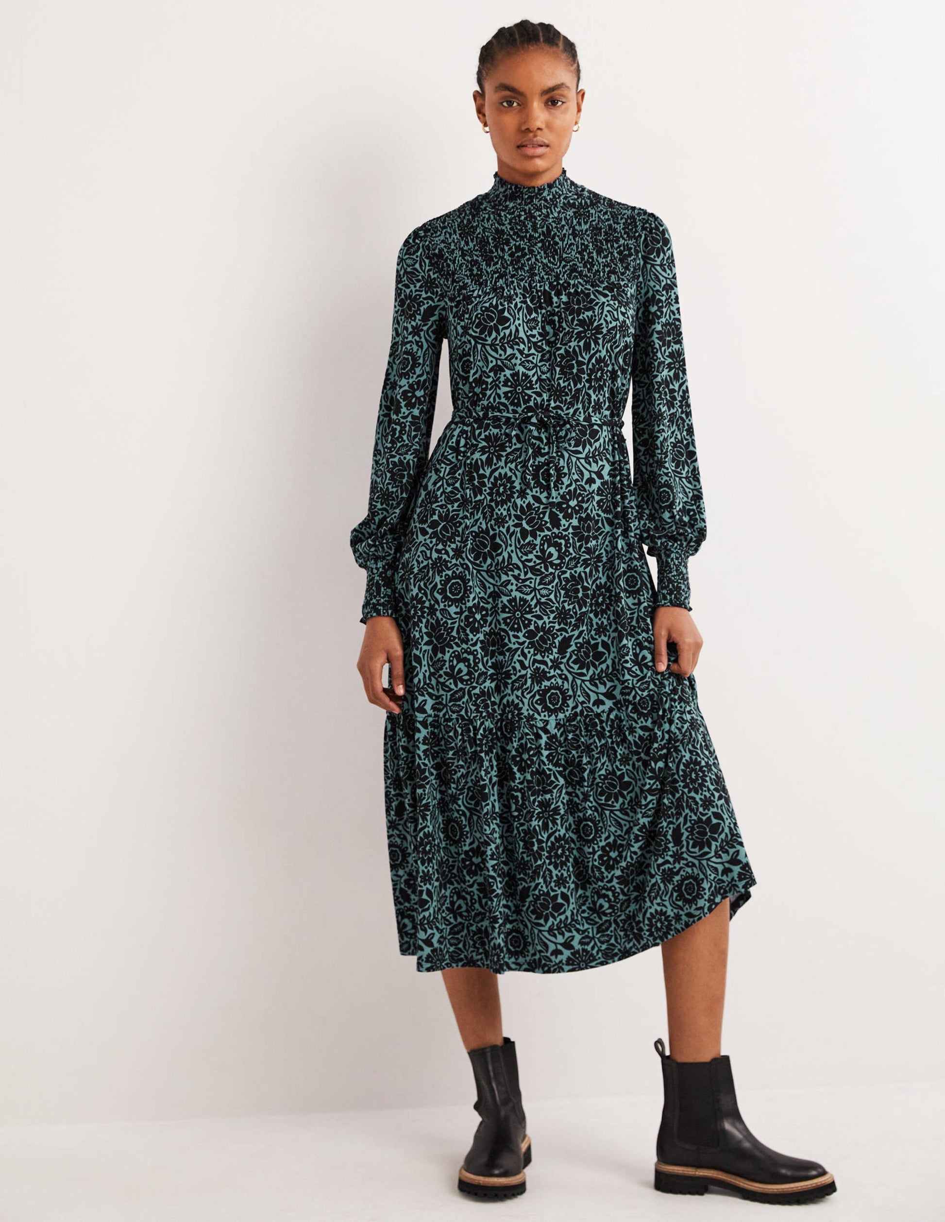 Jersey-Maxikleid mit hohem Kragen-Mittelblau, Blättriges Blumenmuster-1