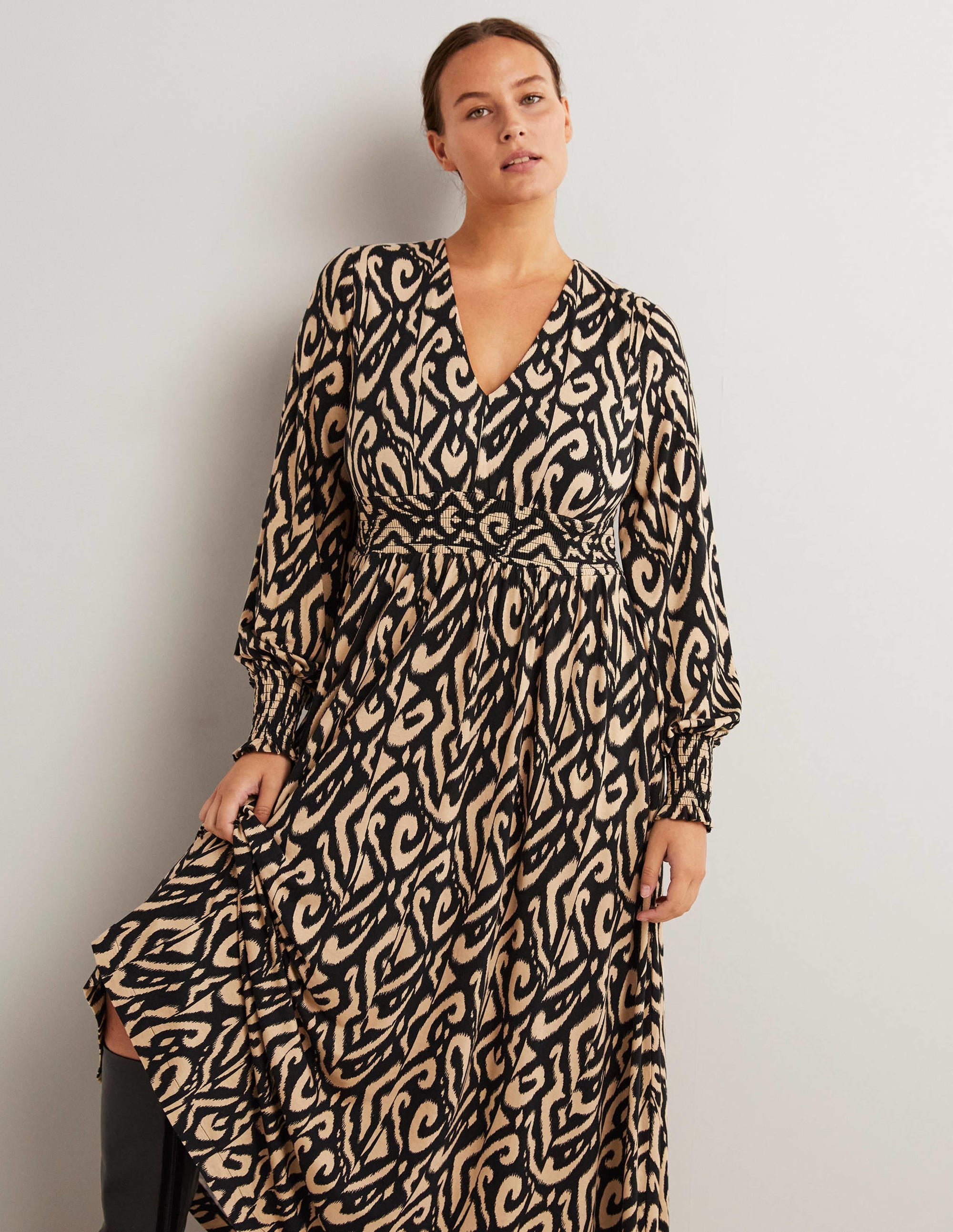 Robe midi à smocks en jersey-Noir, Ikat - Image 1