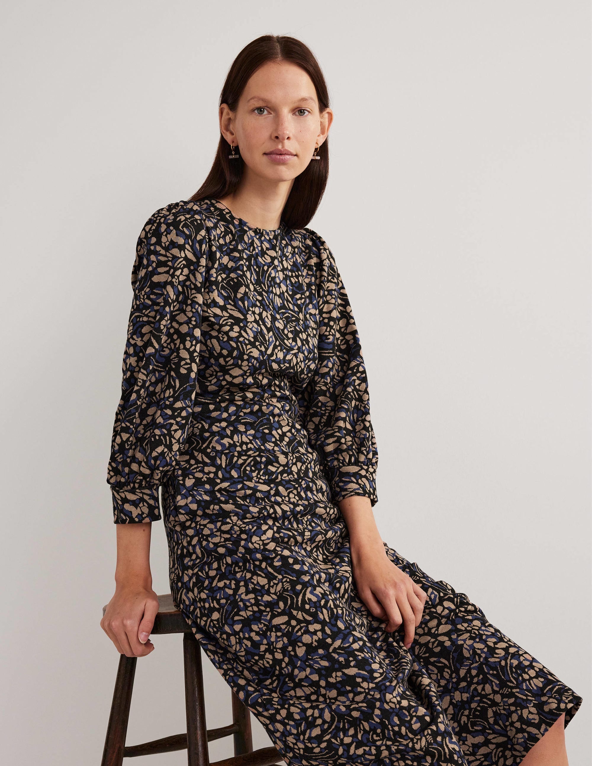 Midikleid aus Jacquard-Jersey-Spiced-Latte-Braun, Gruppierte Blätter - Image 4