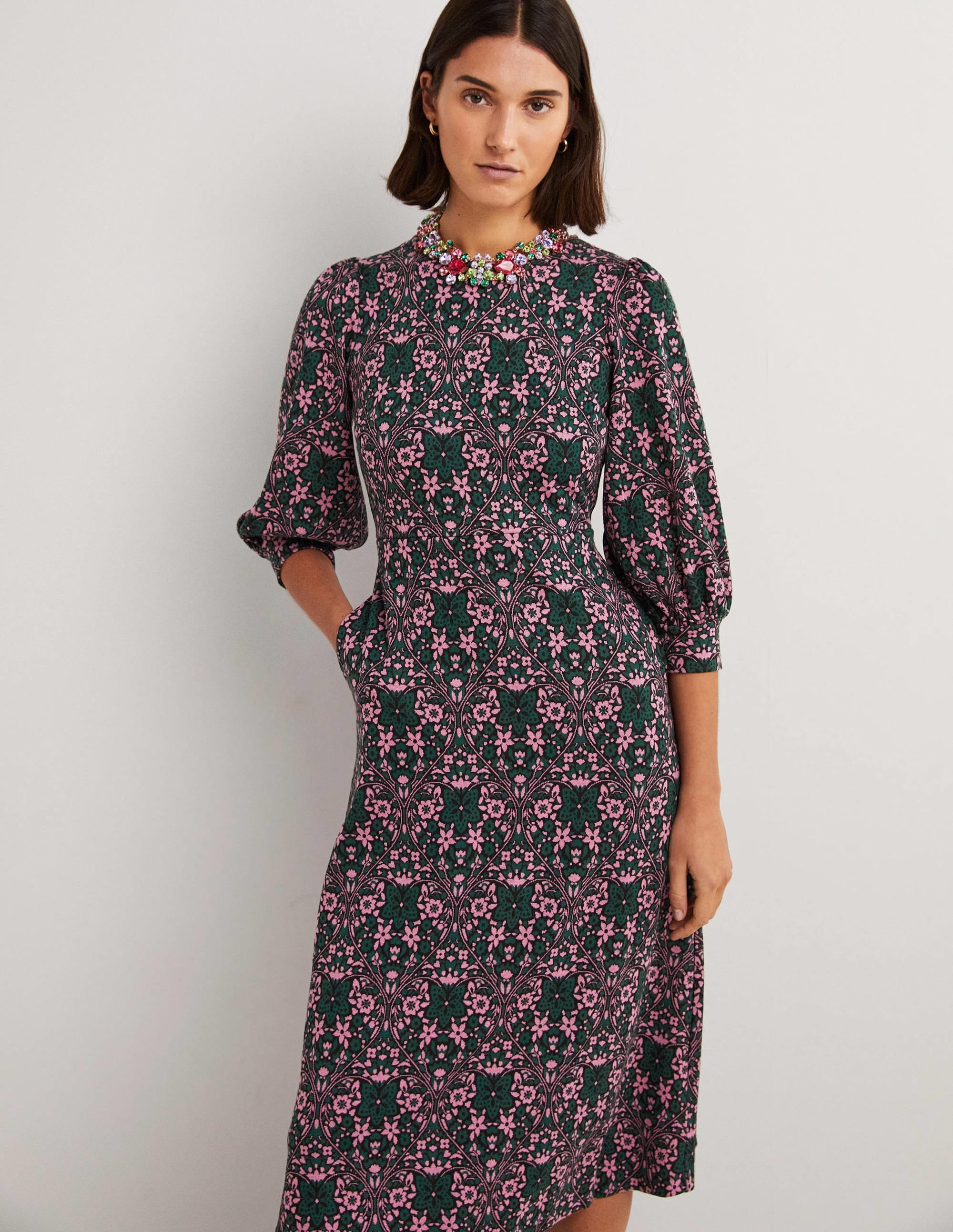 Midikleid aus Jacquard-Jersey-Trekking-Grün, Blütenherzen - Image 1