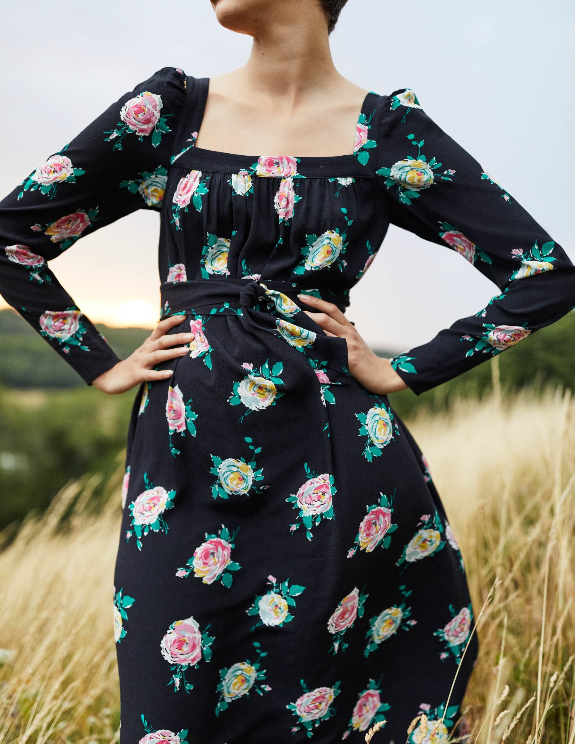 Robe longue à col carré-Noir, motif Painterly Rose - Image 6