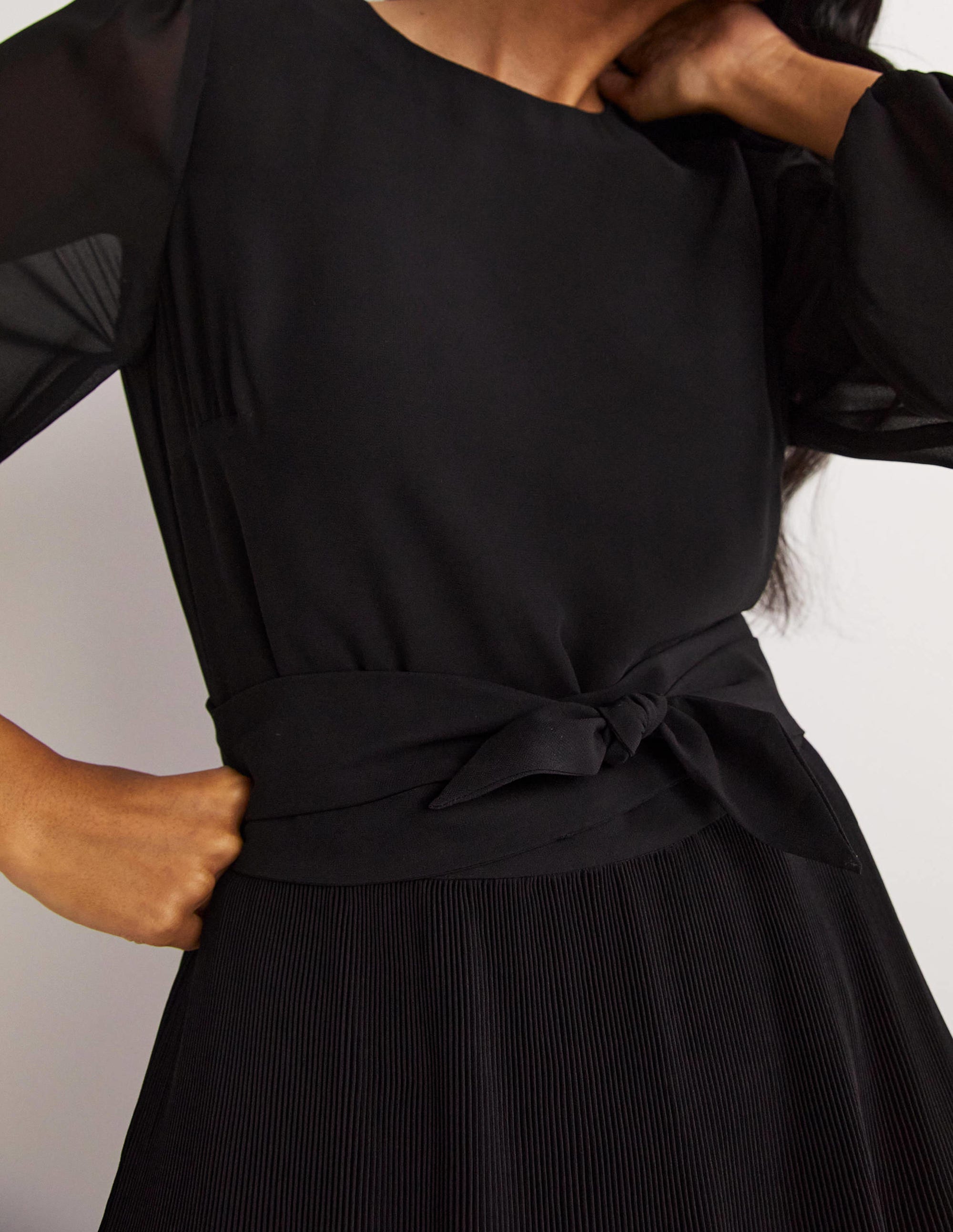 Minikleid mit Plisseerock-Schwarz - Image 2