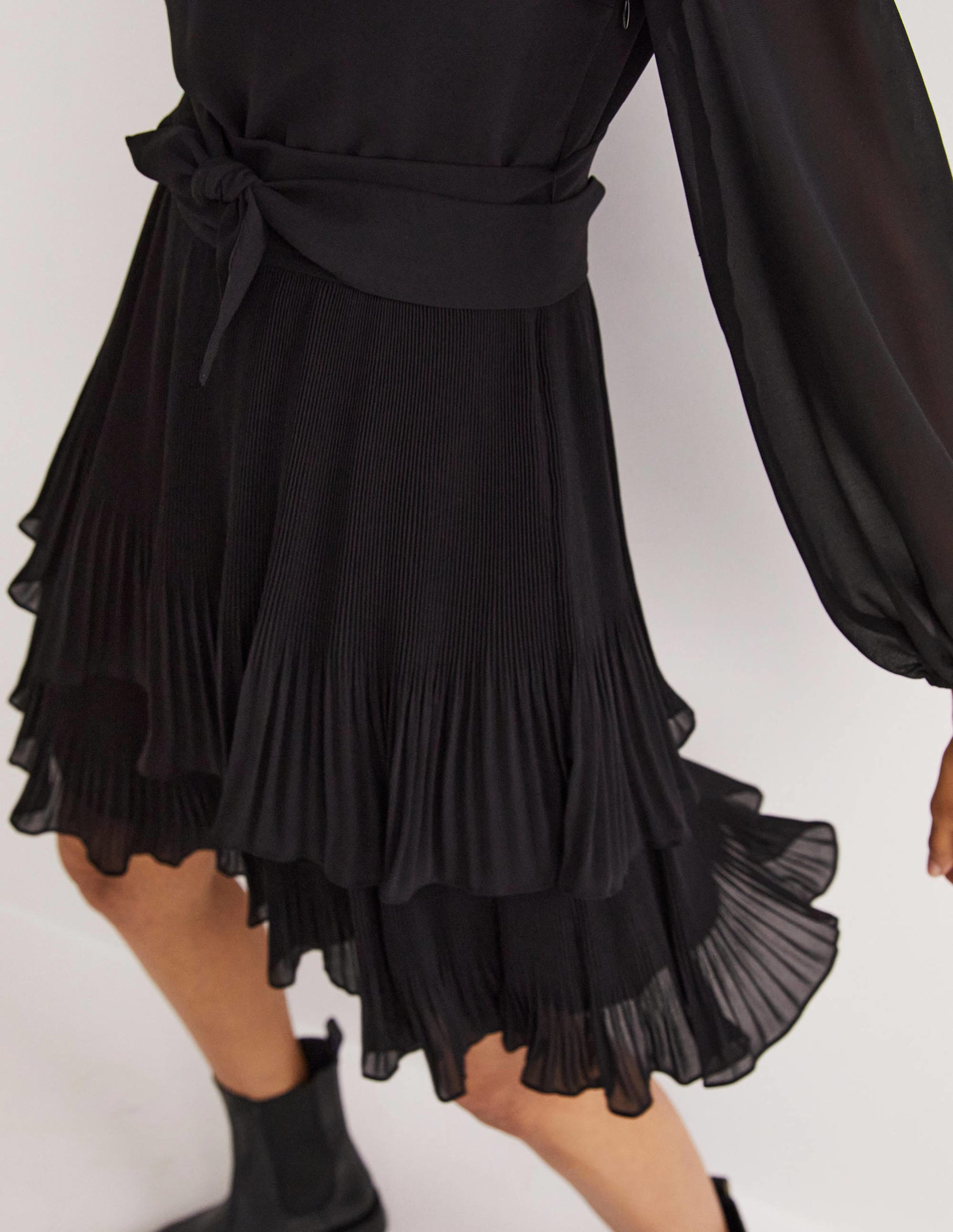 Minikleid mit Plisseerock-Schwarz - Image 5